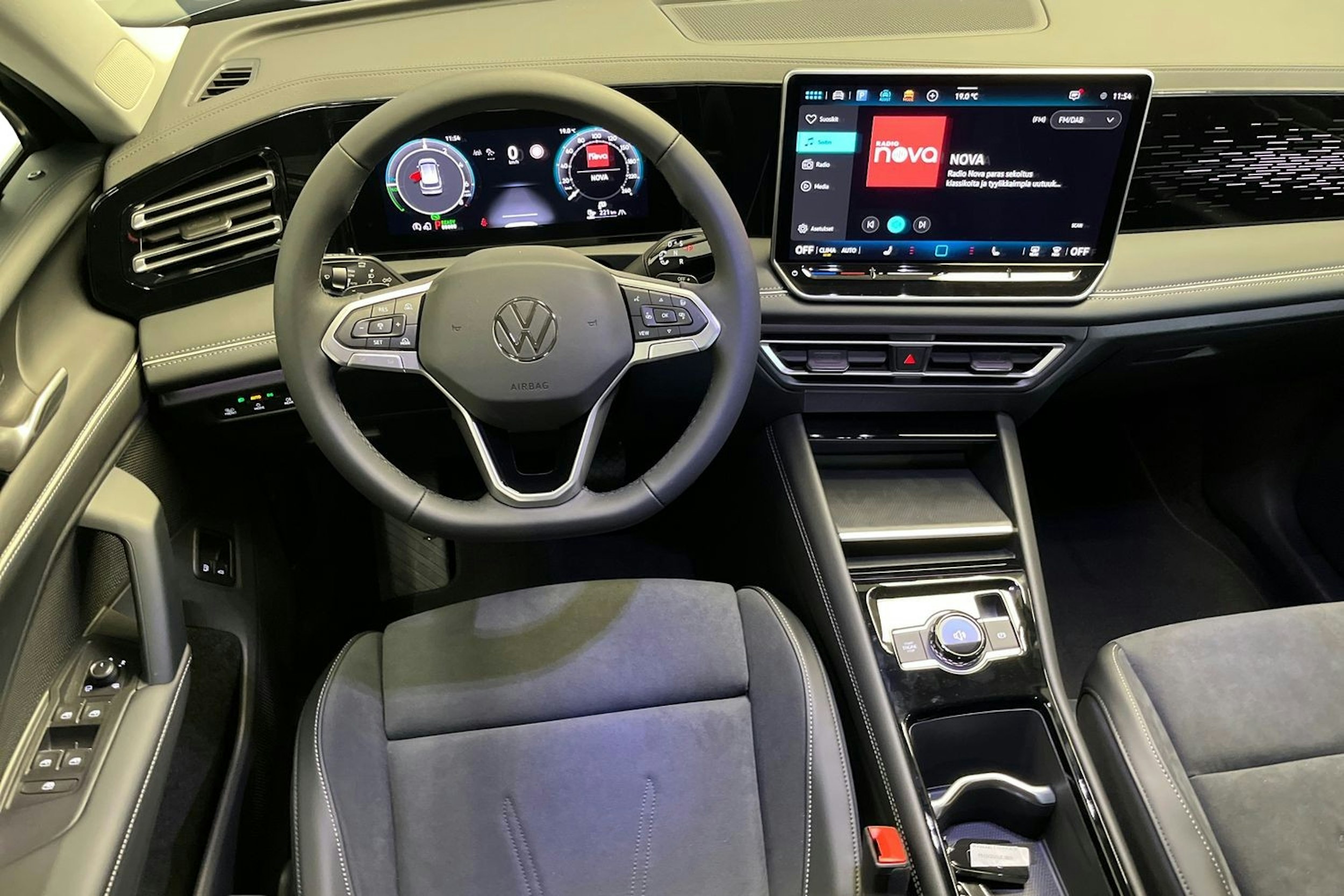 sininen Volkswagen Tiguan 2025 kuva 8.