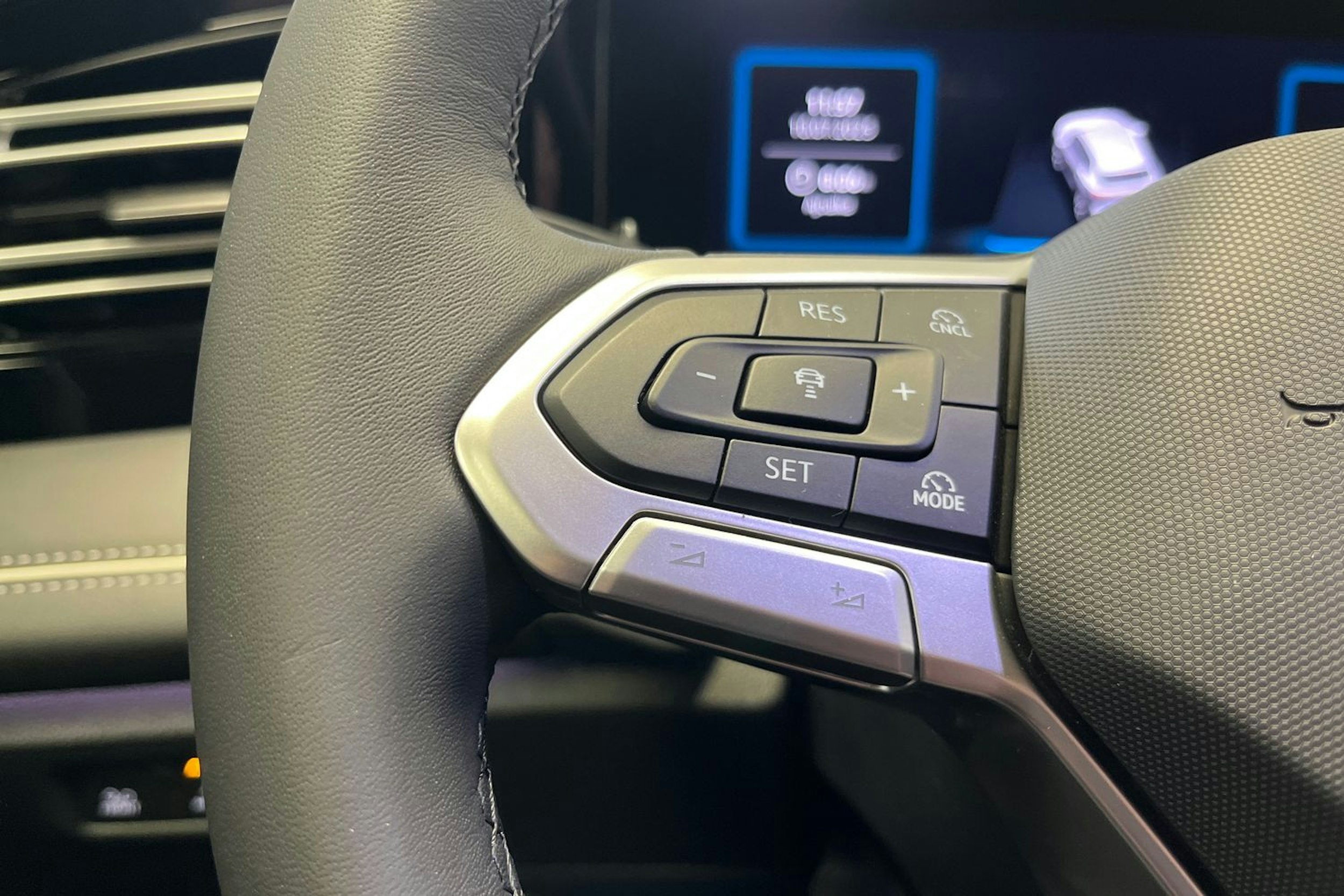 sininen Volkswagen Tiguan 2025 kuva 9.