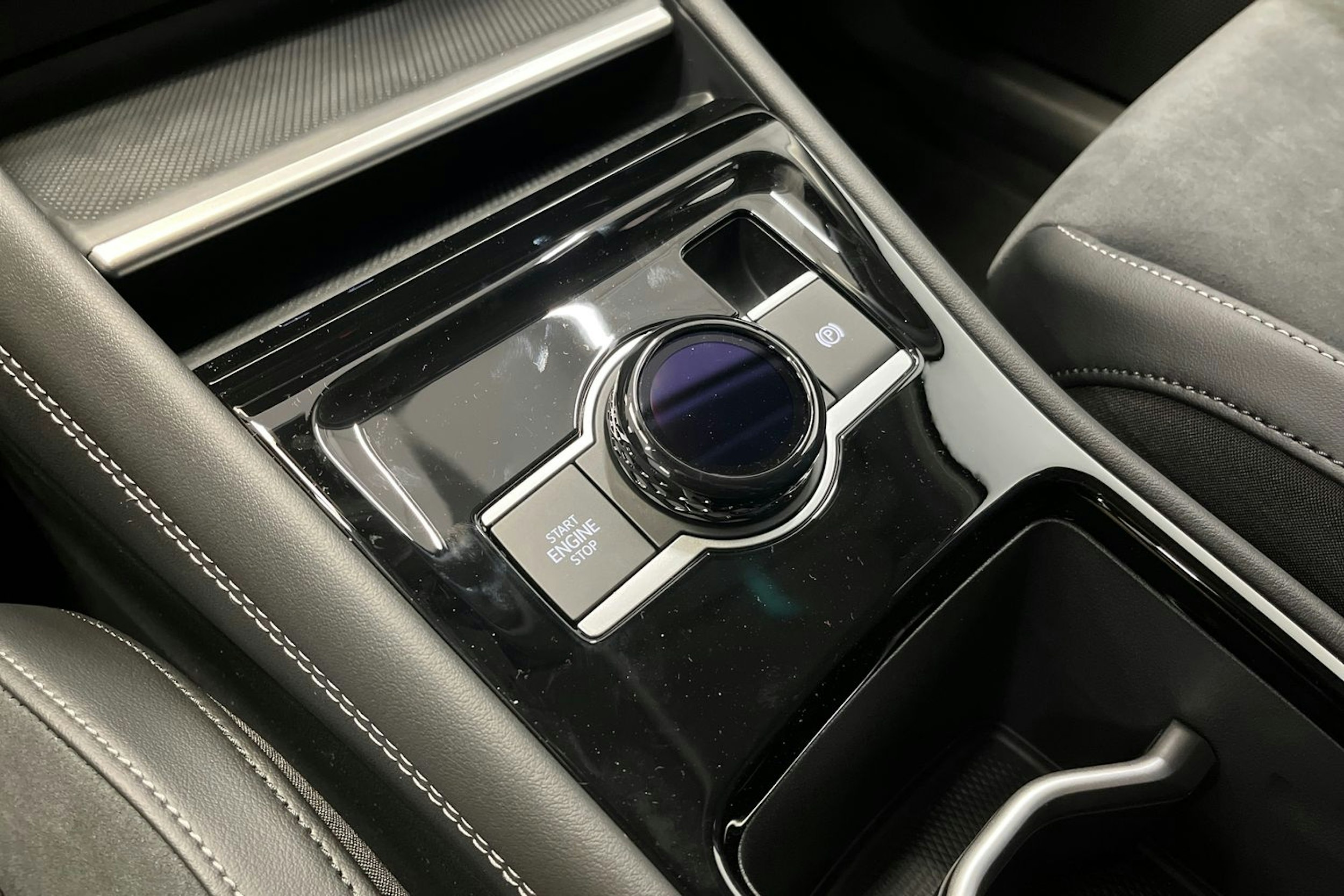 sininen Volkswagen Tiguan 2025 kuva 13.