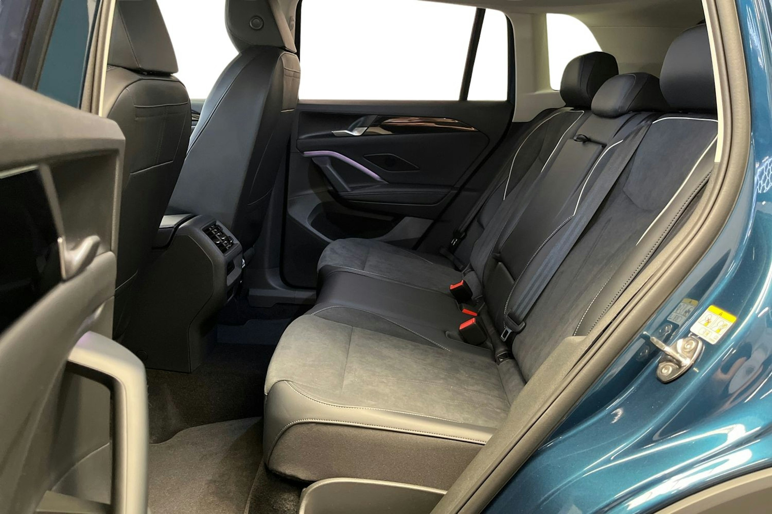 sininen Volkswagen Tiguan 2025 kuva 14.