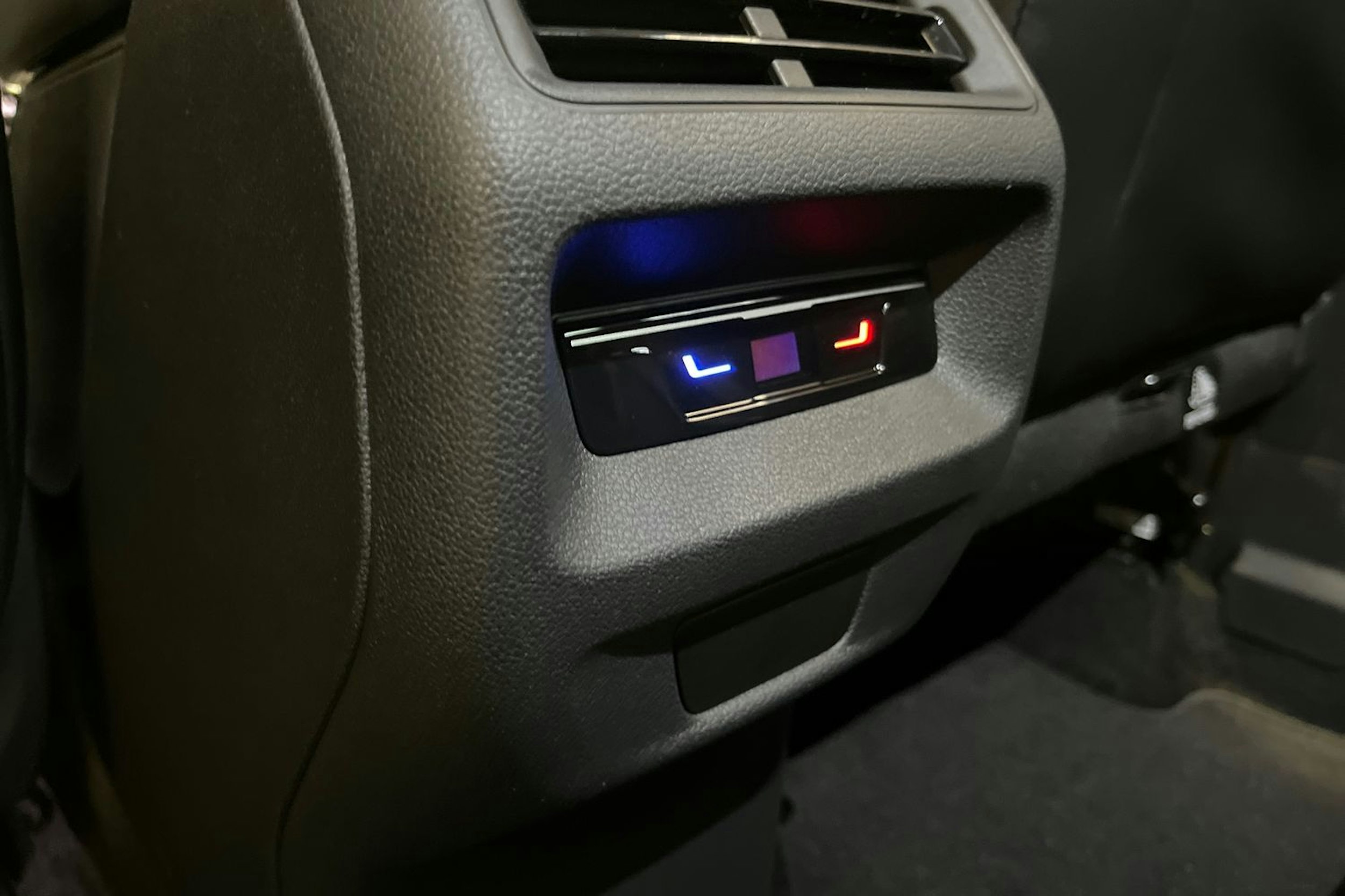sininen Volkswagen Tiguan 2025 kuva 15.