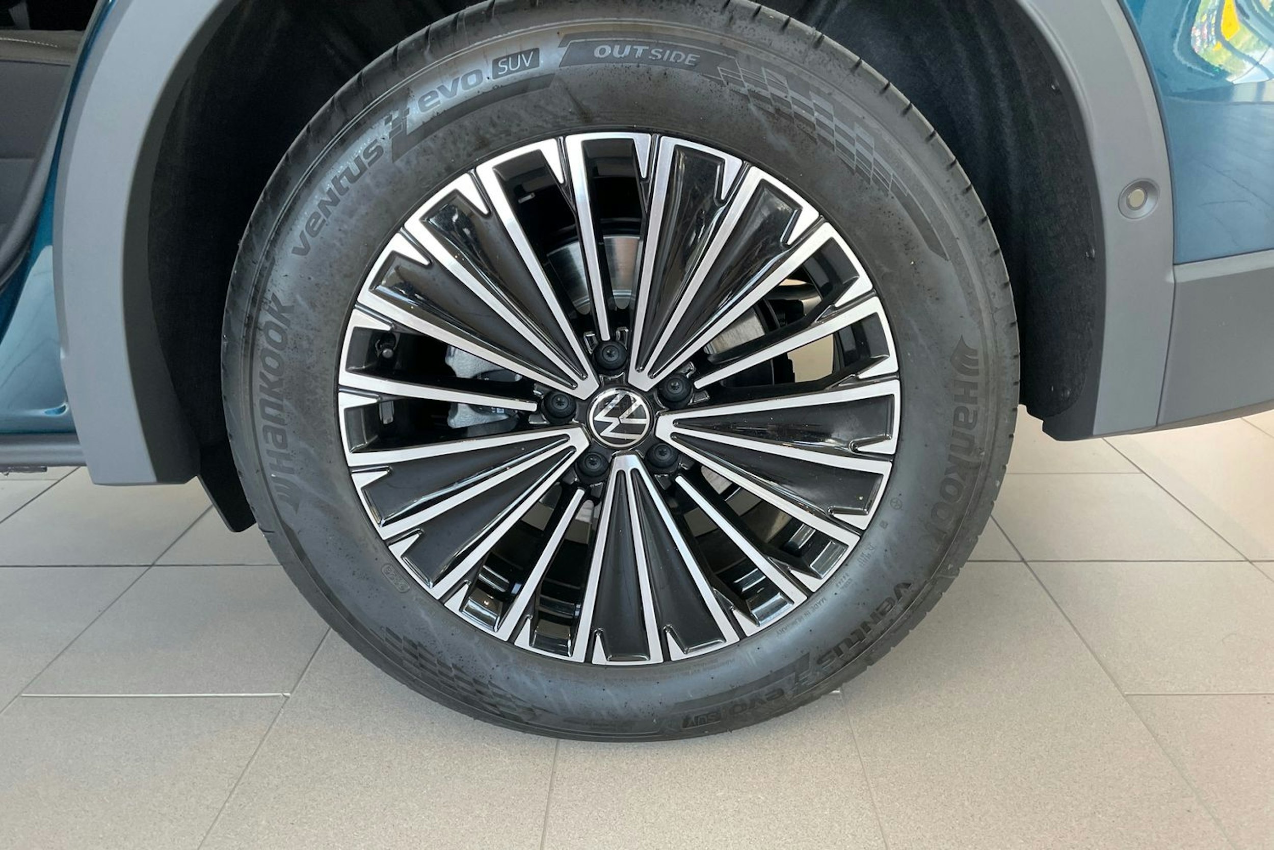 sininen Volkswagen Tiguan 2025 kuva 10.