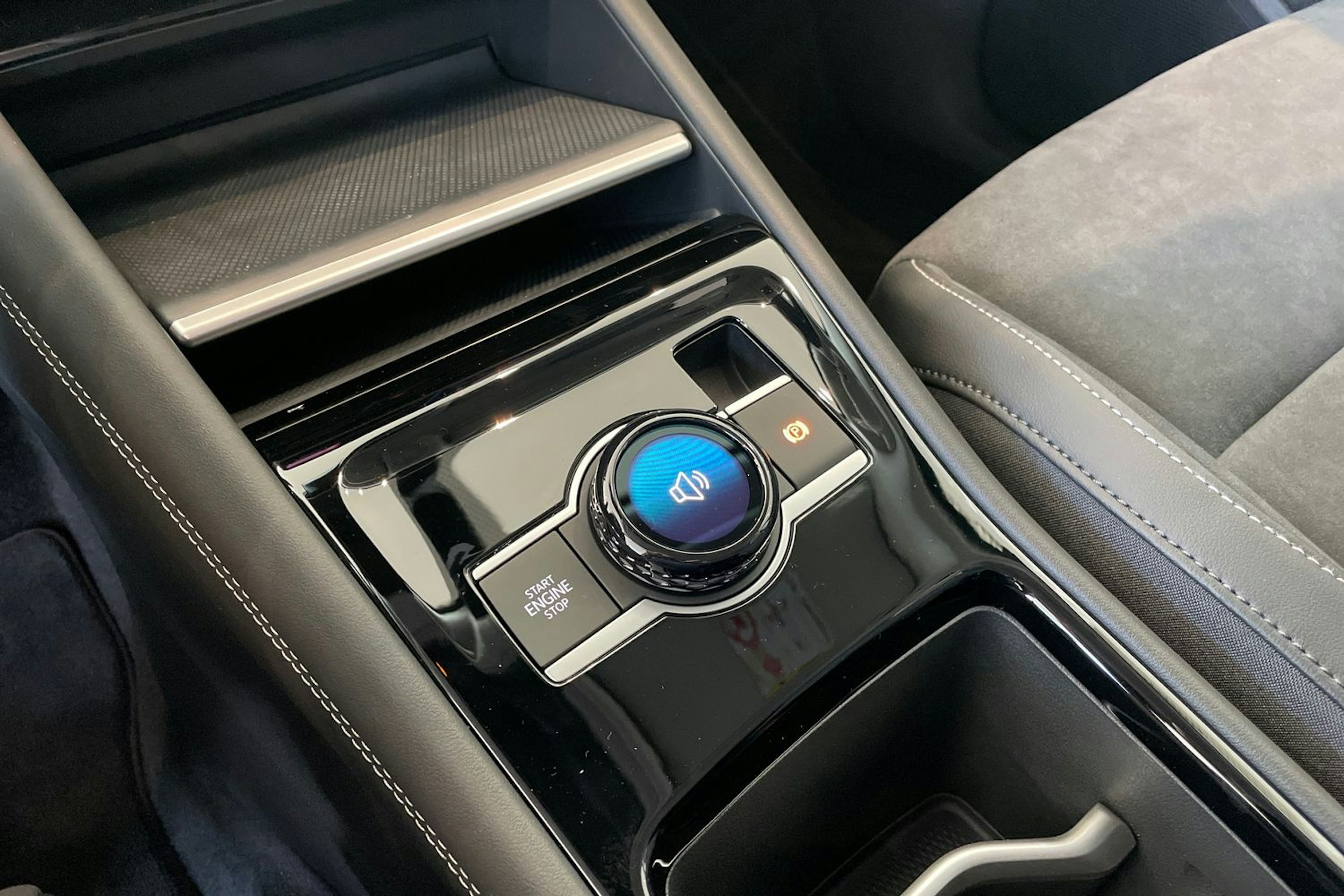 sininen Volkswagen Tiguan 2025 kuva 11.