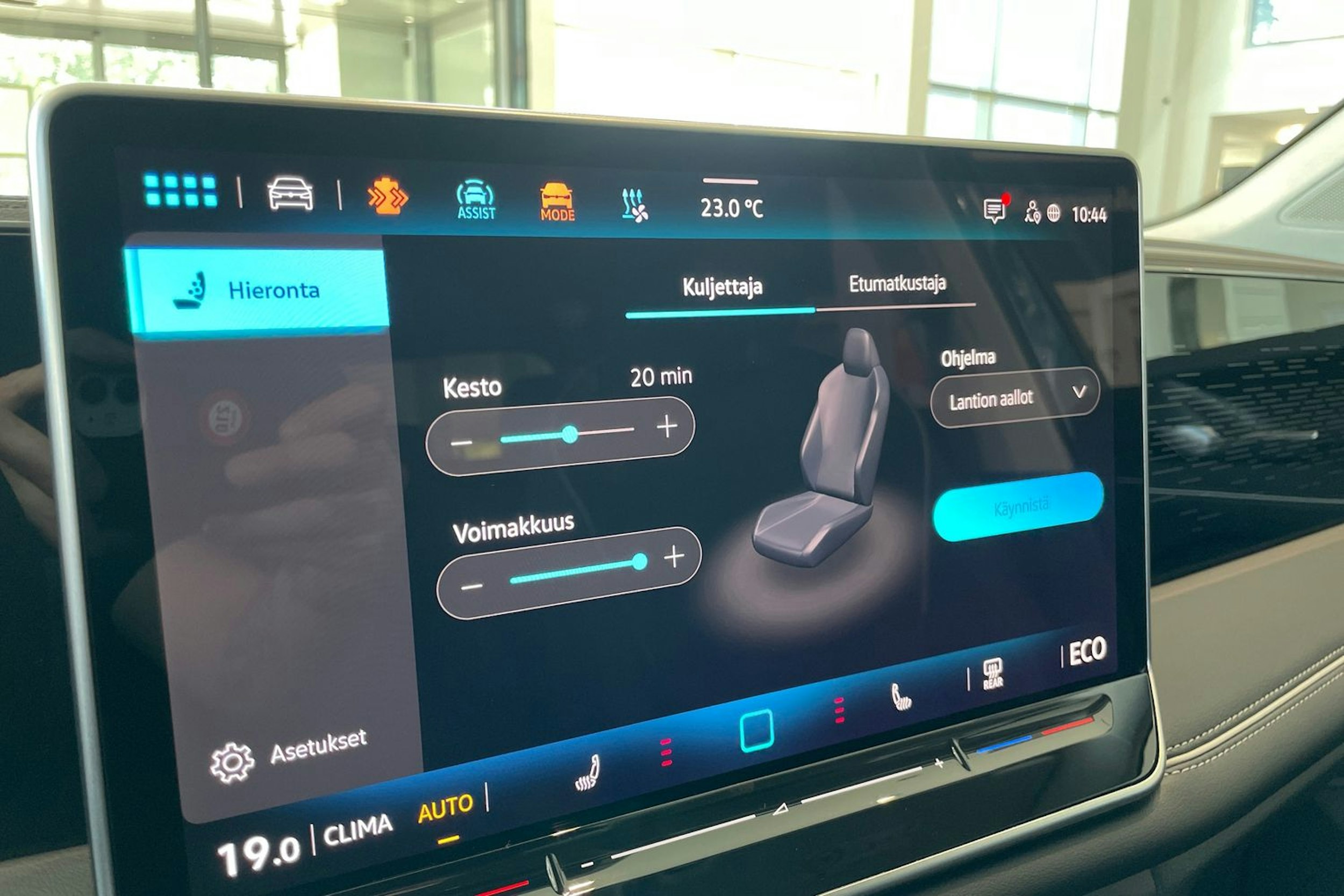 sininen Volkswagen Tiguan 2025 kuva 15.
