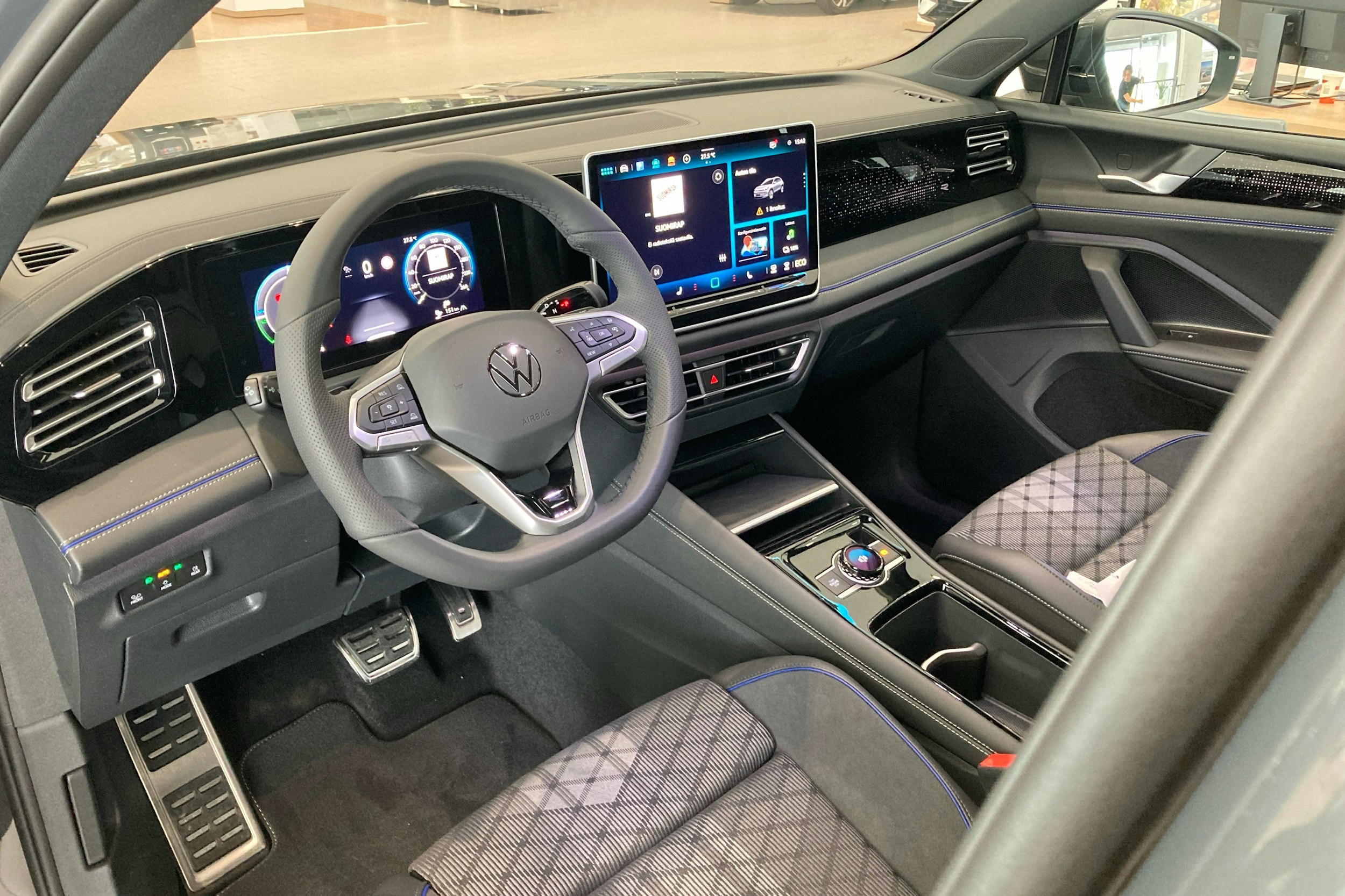 harmaa Volkswagen Tiguan 2025 kuva 6.