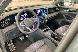 harmaa Volkswagen Tiguan 2025 kuva 6.