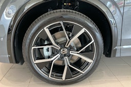 harmaa Volkswagen Tiguan 2025 kuva 9.