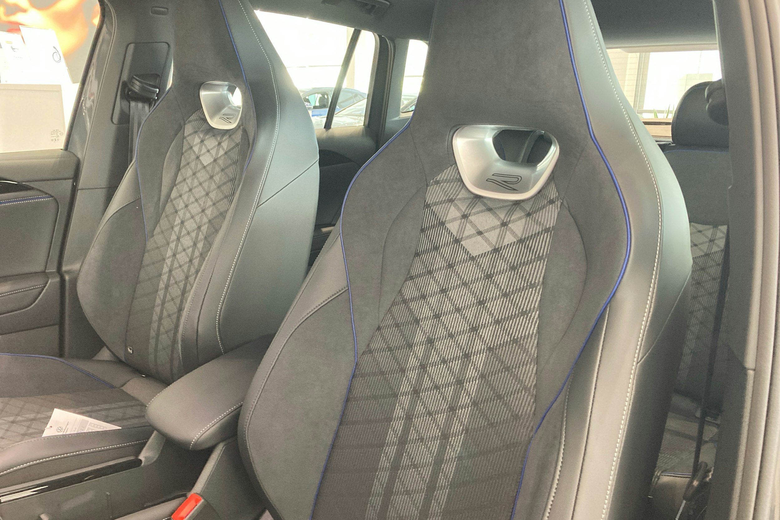 harmaa Volkswagen Tiguan 2025 kuva 11.