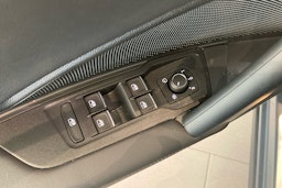 harmaa Volkswagen Tiguan 2025 kuva 12.