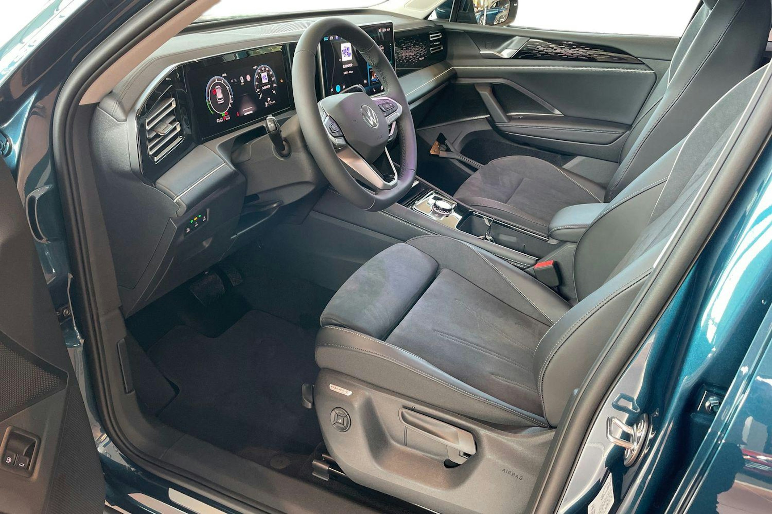 sininen Volkswagen Tiguan 2025 kuva 6.