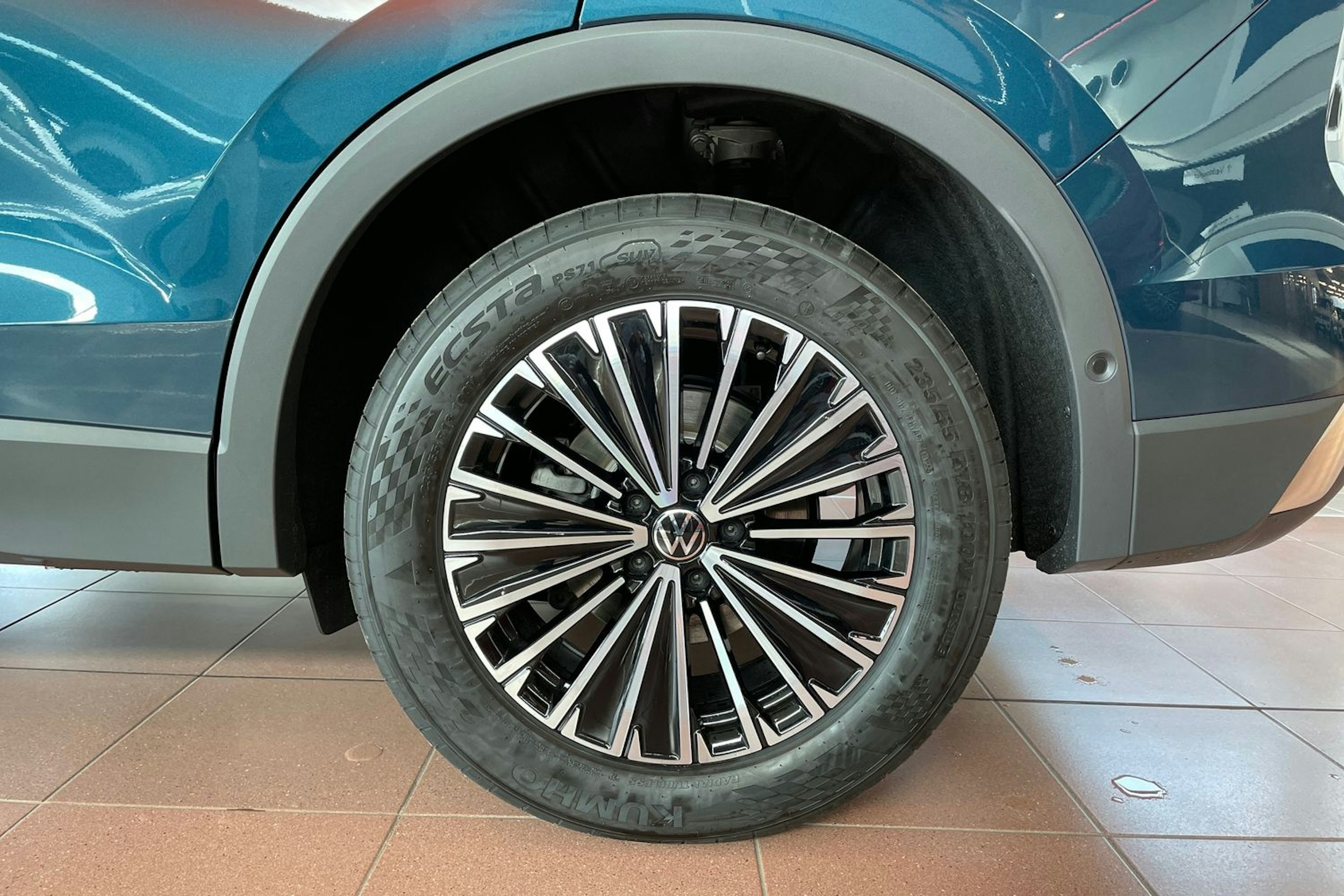sininen Volkswagen Tiguan 2025 kuva 10.
