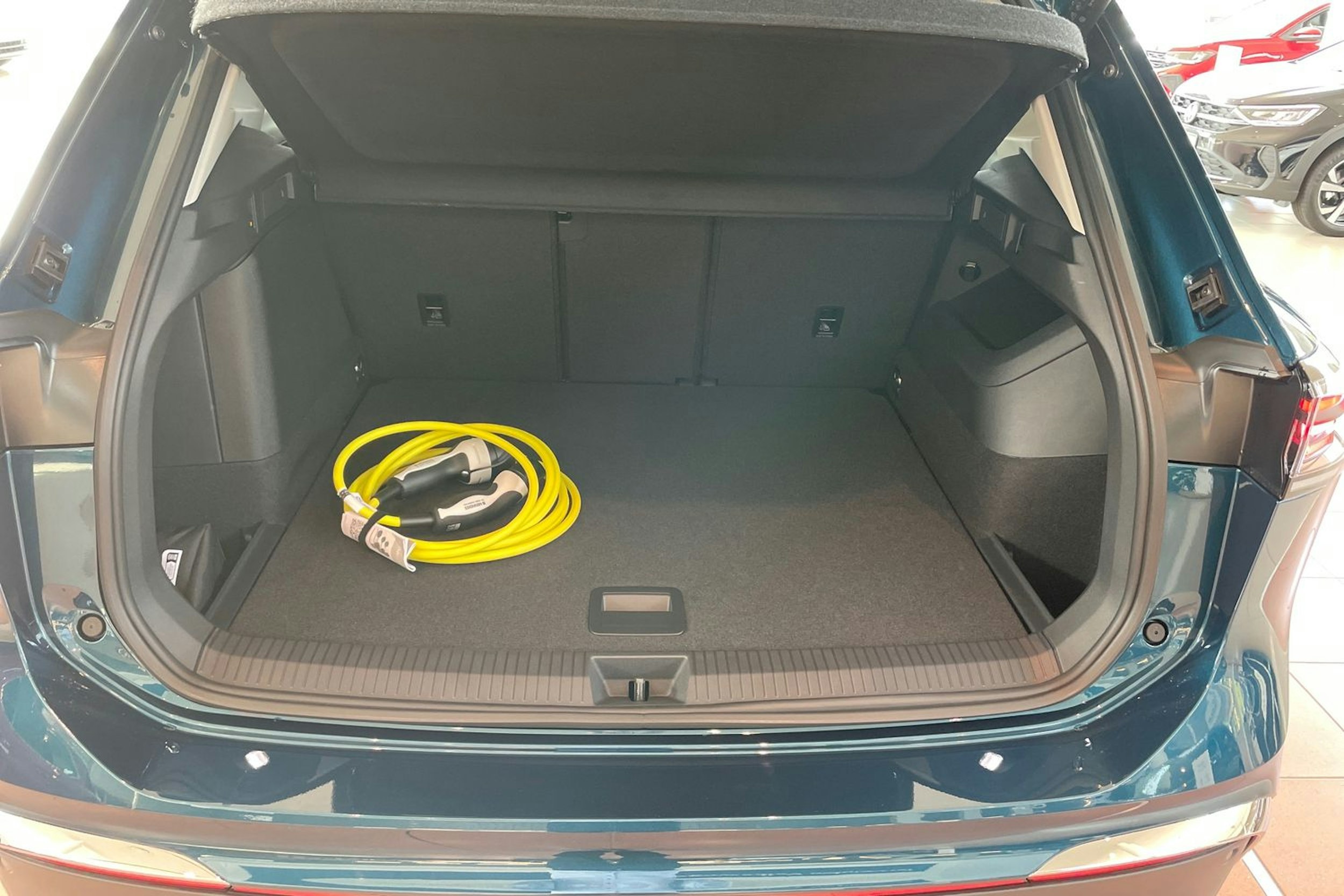 sininen Volkswagen Tiguan 2025 kuva 11.
