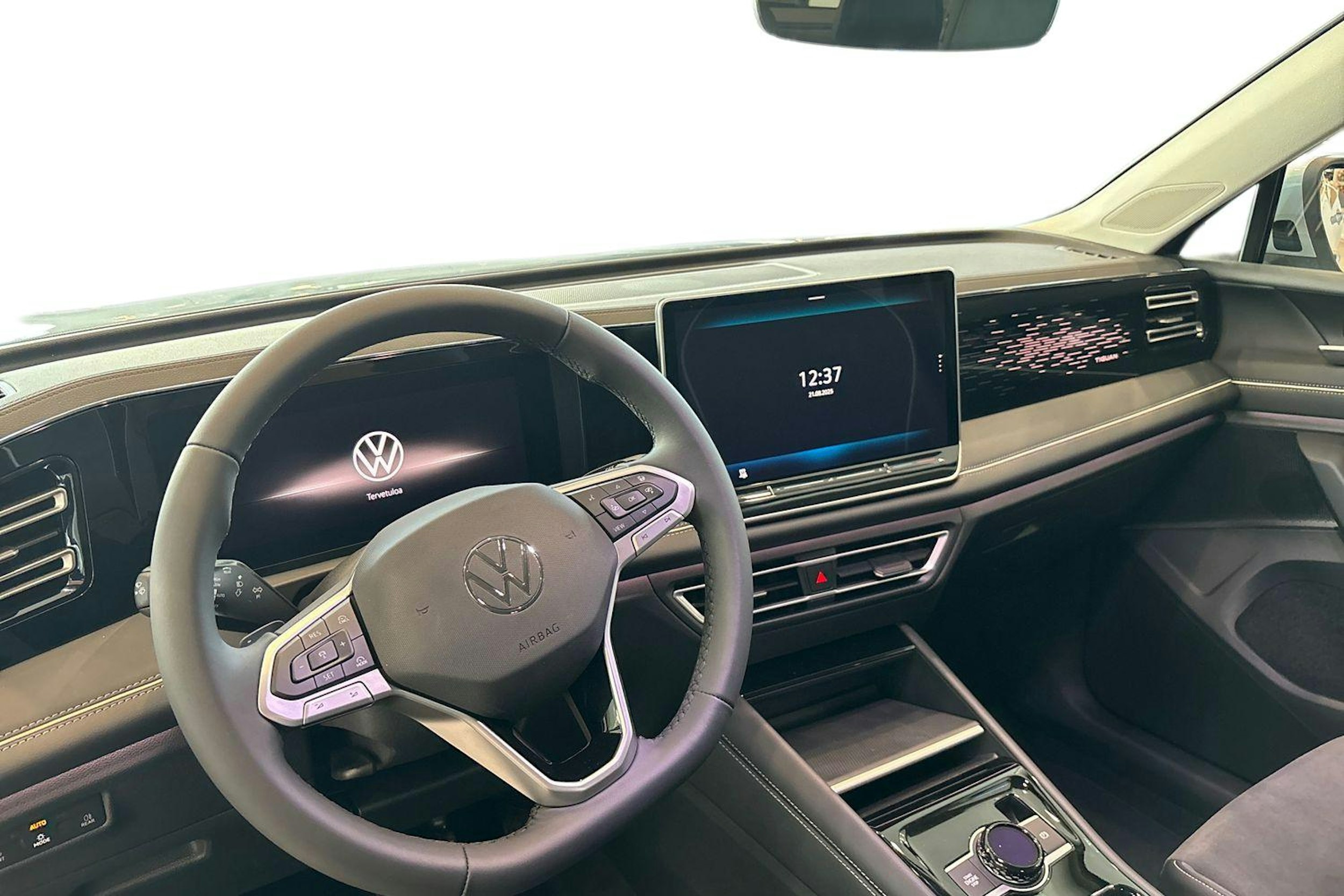 met. harmaa Volkswagen Tiguan 2025 kuva 7.
