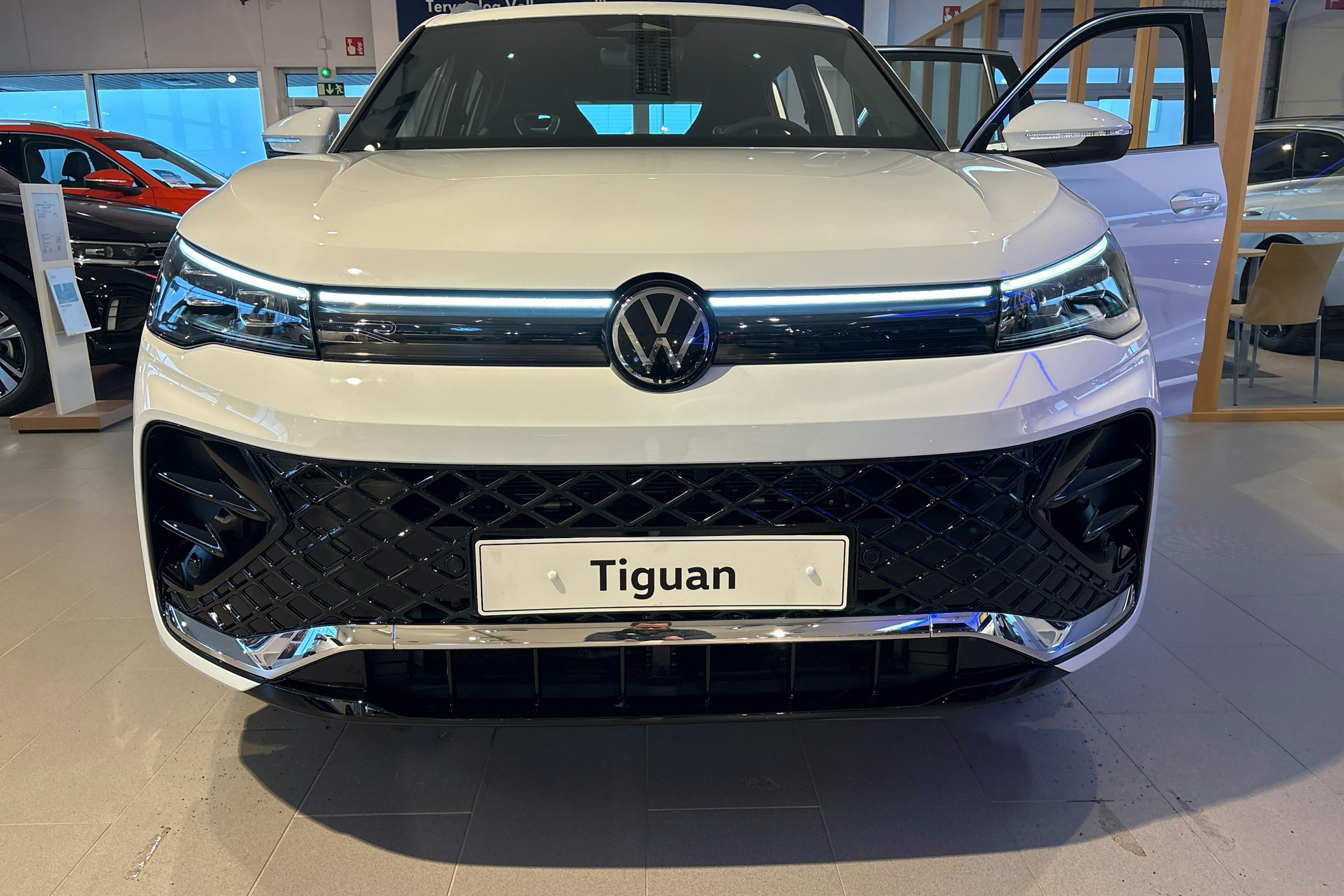 valkoinen Volkswagen Tiguan 2025 kuva 16.