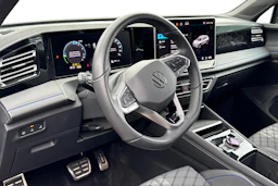 harmaa Volkswagen Tiguan 2025 kuva 3.