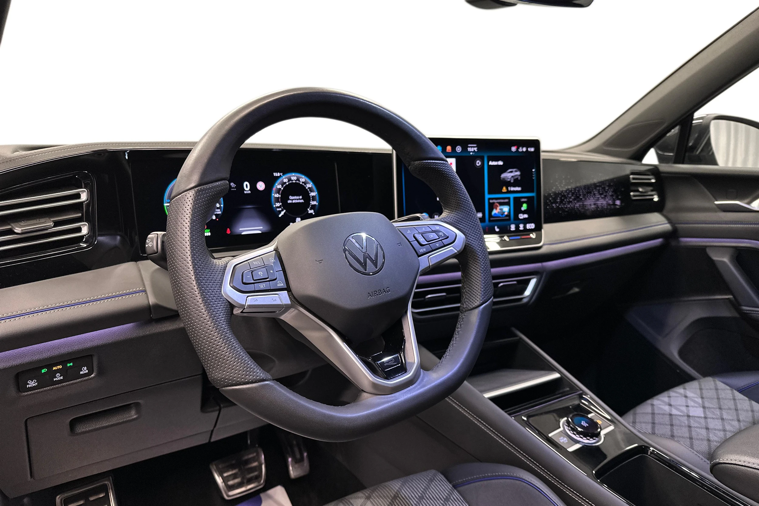 harmaa Volkswagen Tiguan 2025 kuva 6.