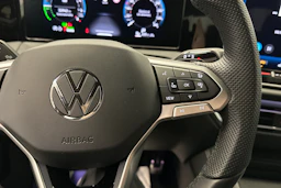 harmaa Volkswagen Tiguan 2025 kuva 12.