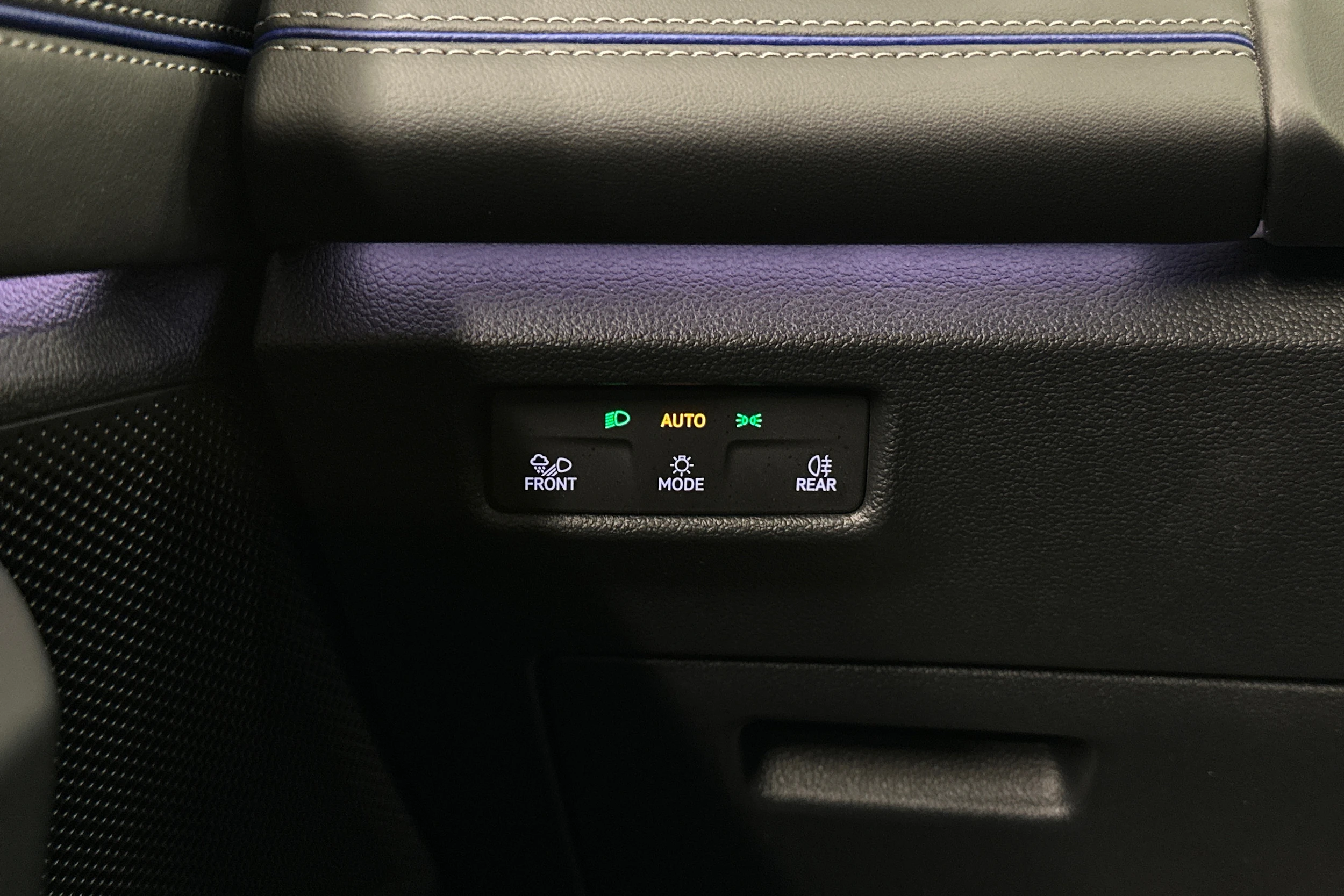 harmaa Volkswagen Tiguan 2025 kuva 14.