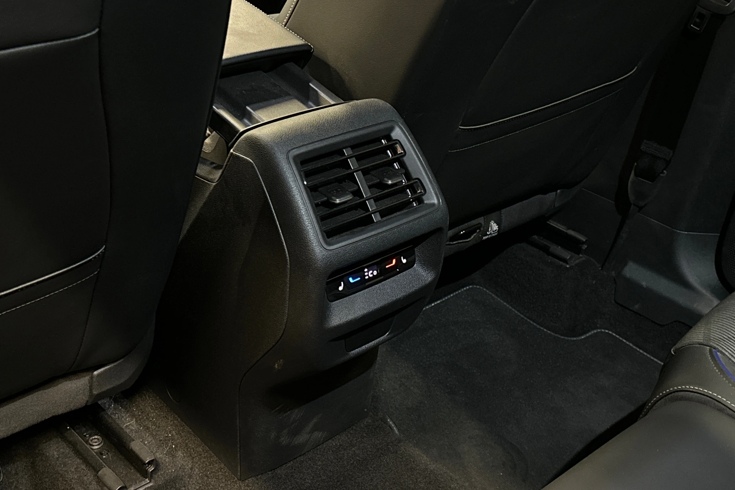 harmaa Volkswagen Tiguan 2025 kuva 36.