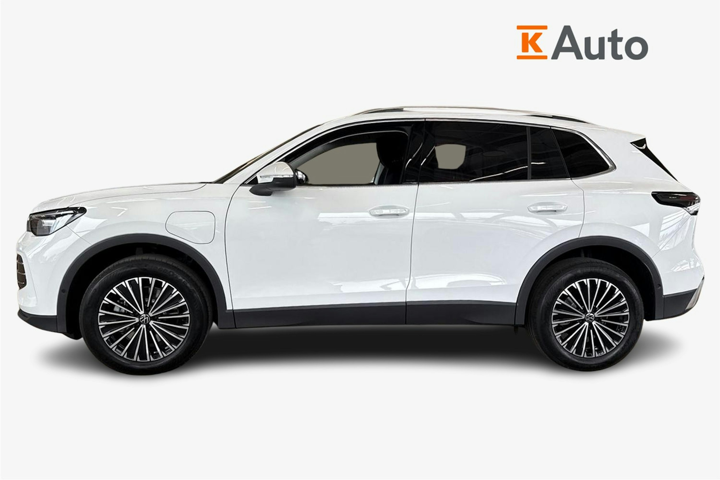 valkoinen Volkswagen Tiguan 2025 kuva 6.