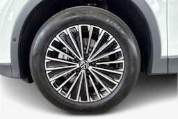 valkoinen Volkswagen Tiguan 2025 kuva 10.