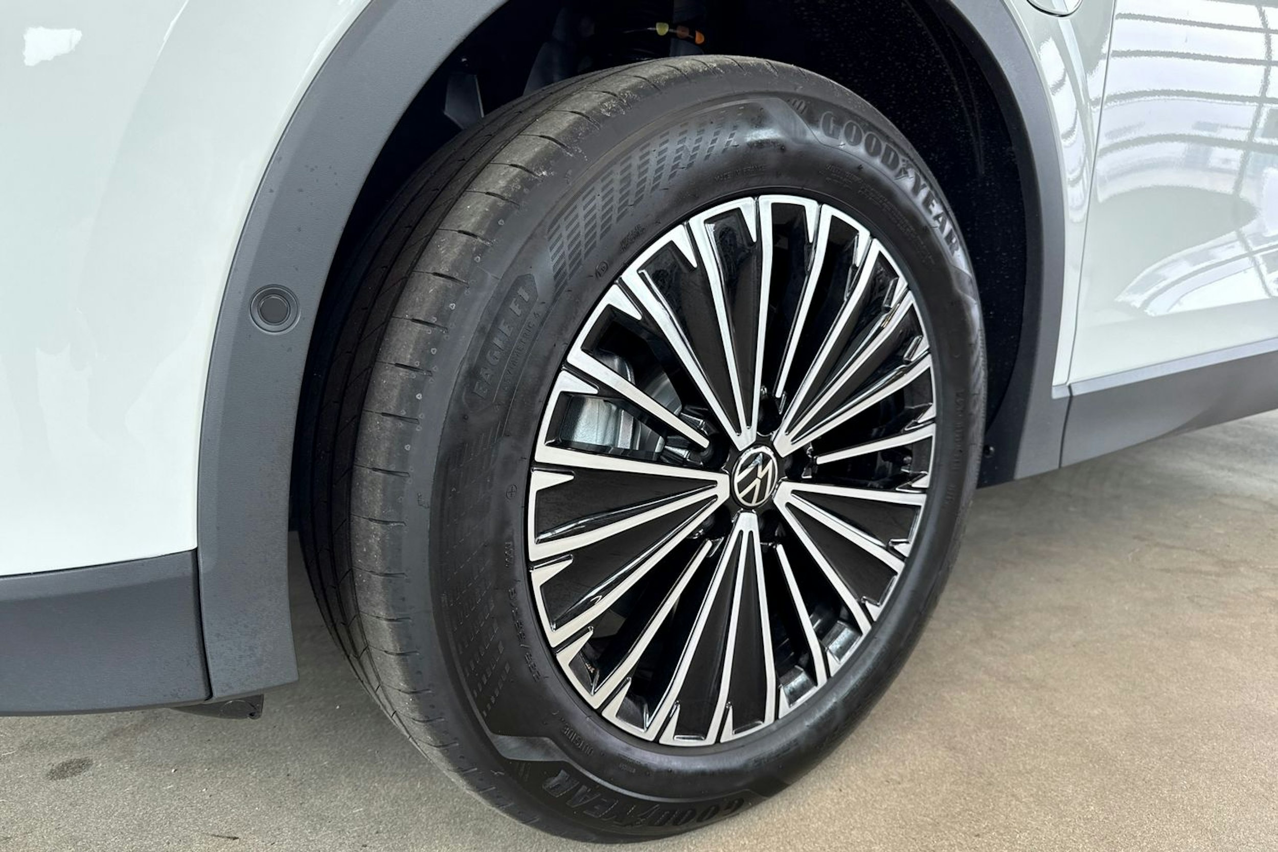 valkoinen Volkswagen Tiguan 2025 kuva 11.