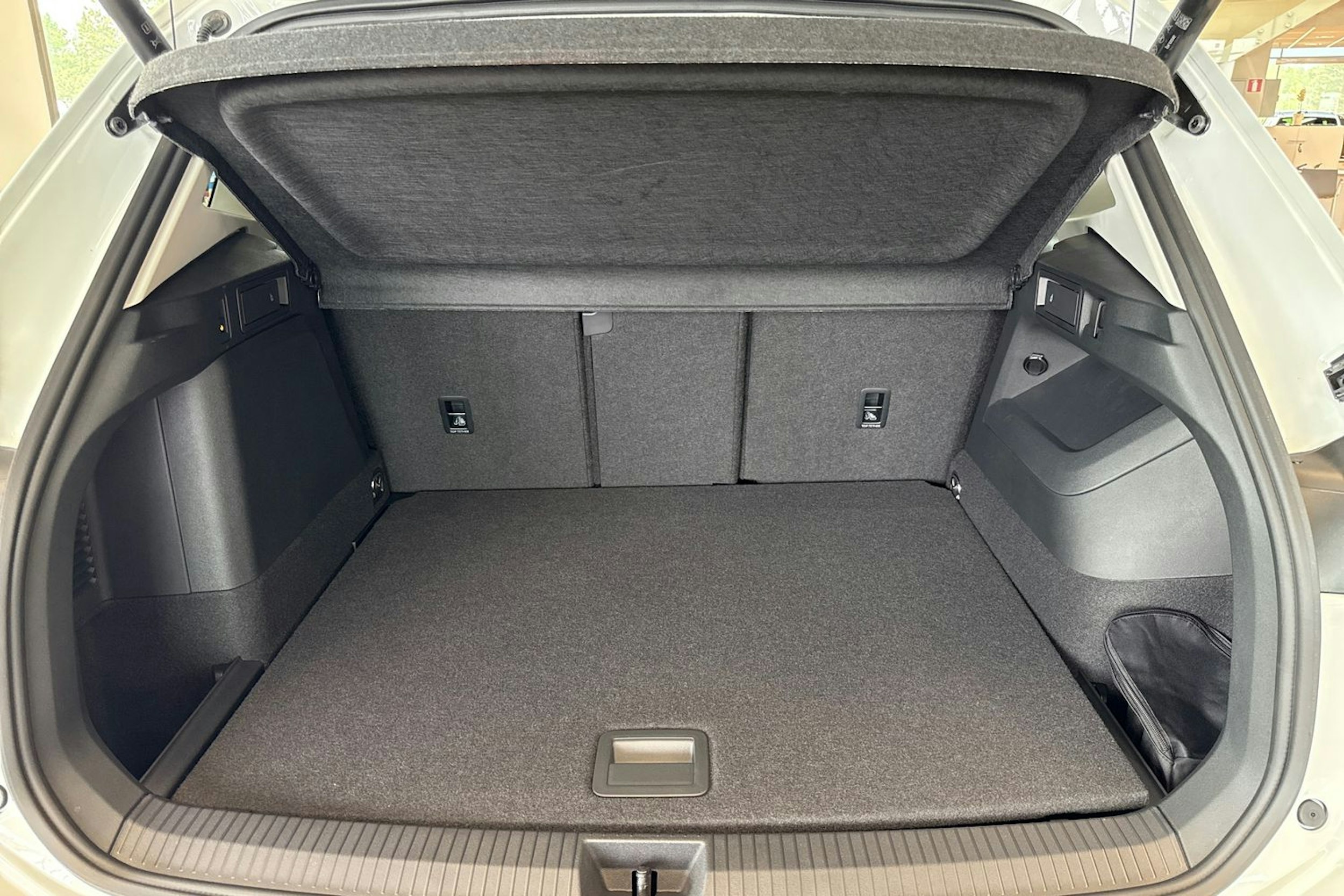 valkoinen Volkswagen Tiguan 2025 kuva 12.