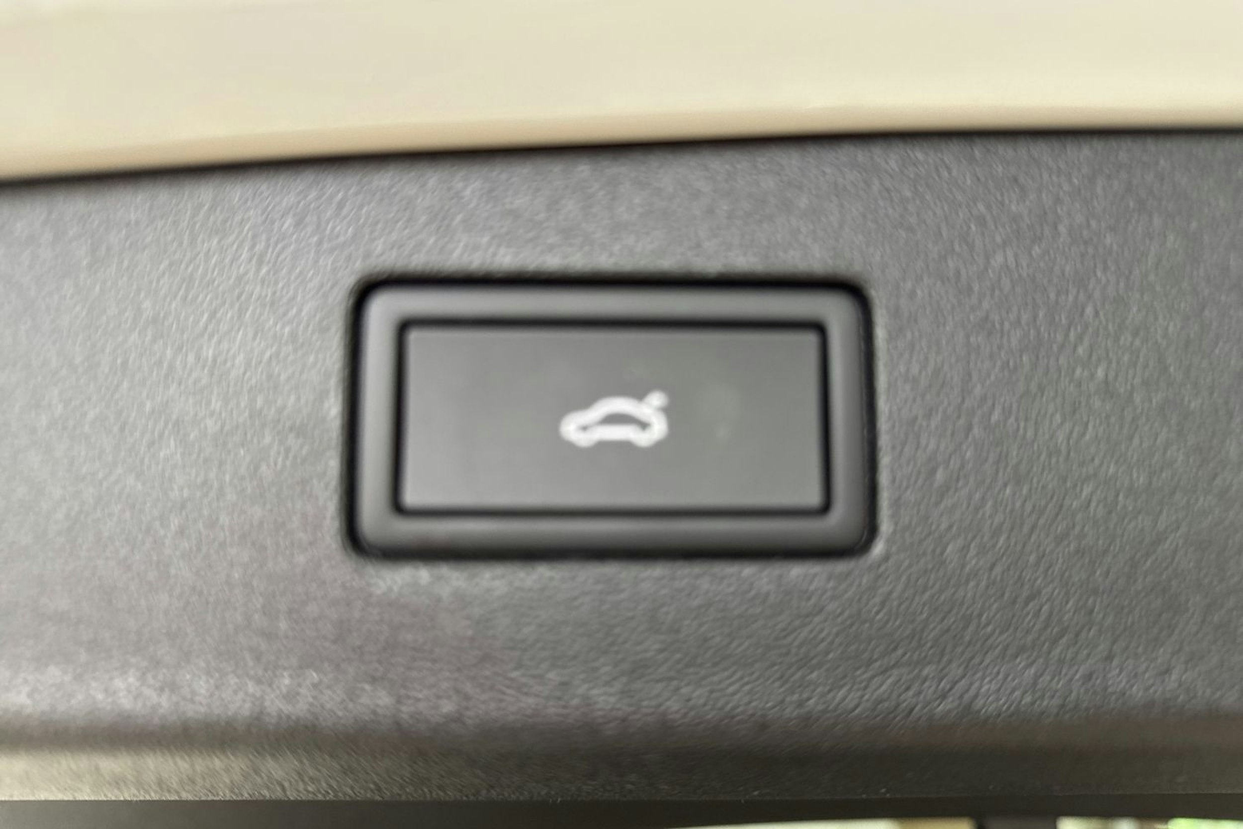 valkoinen Volkswagen Tiguan 2025 kuva 13.