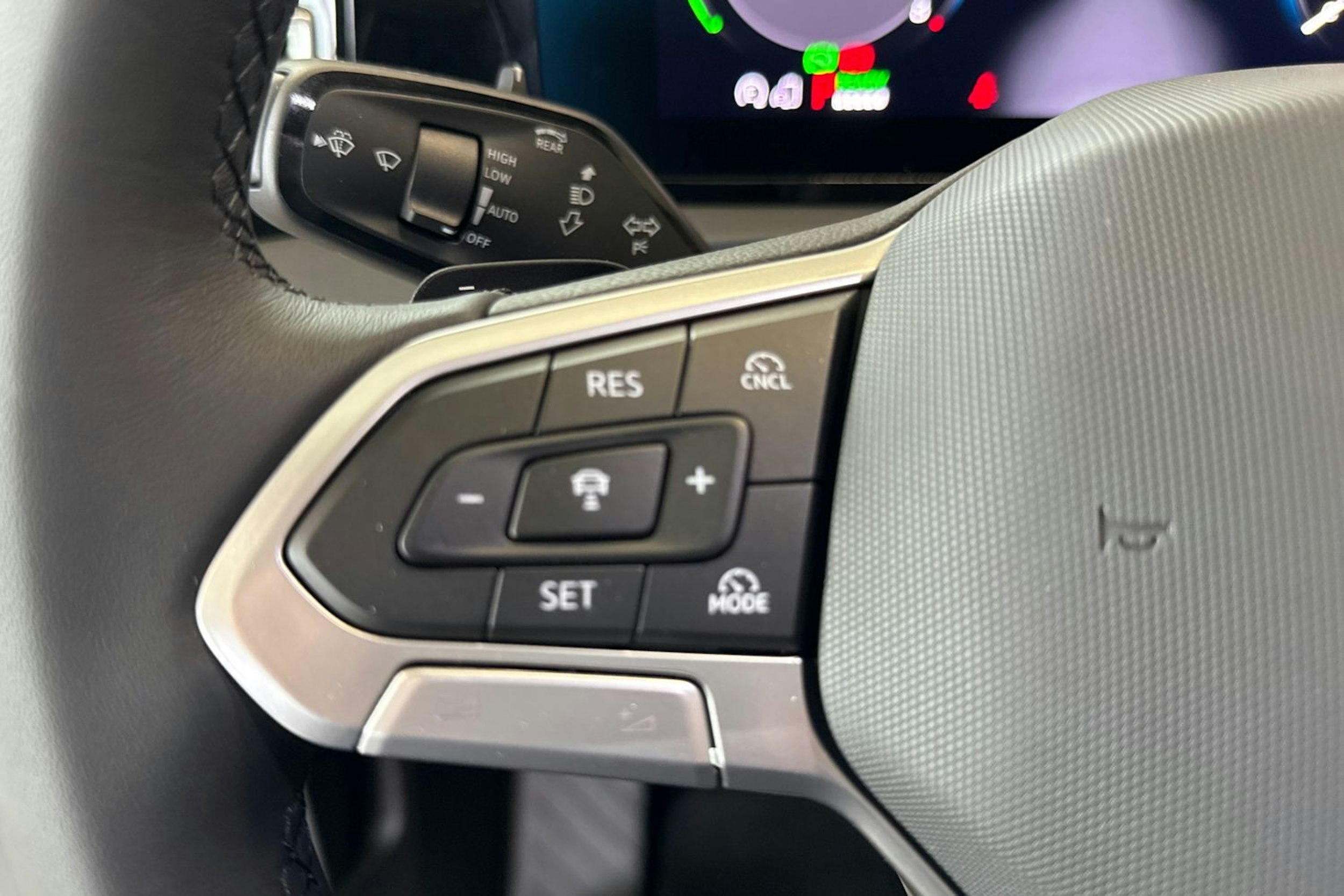 valkoinen Volkswagen Tiguan 2025 kuva 15.