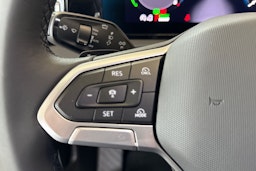 valkoinen Volkswagen Tiguan 2025 kuva 15.