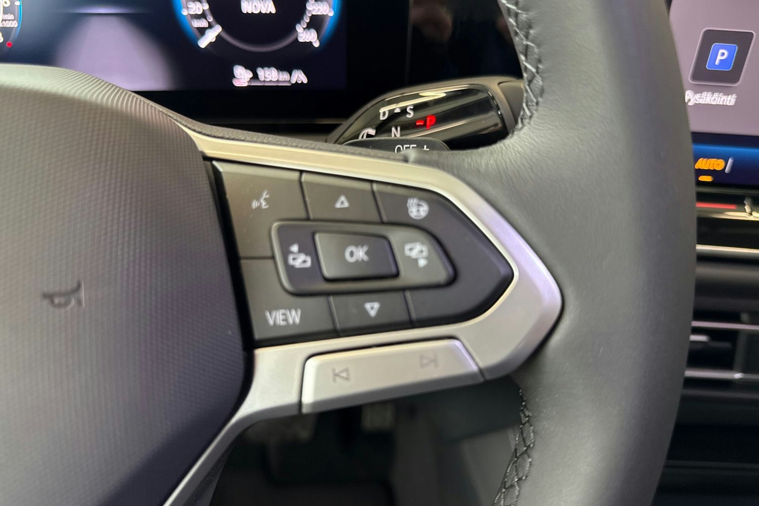valkoinen Volkswagen Tiguan 2025 kuva 16.
