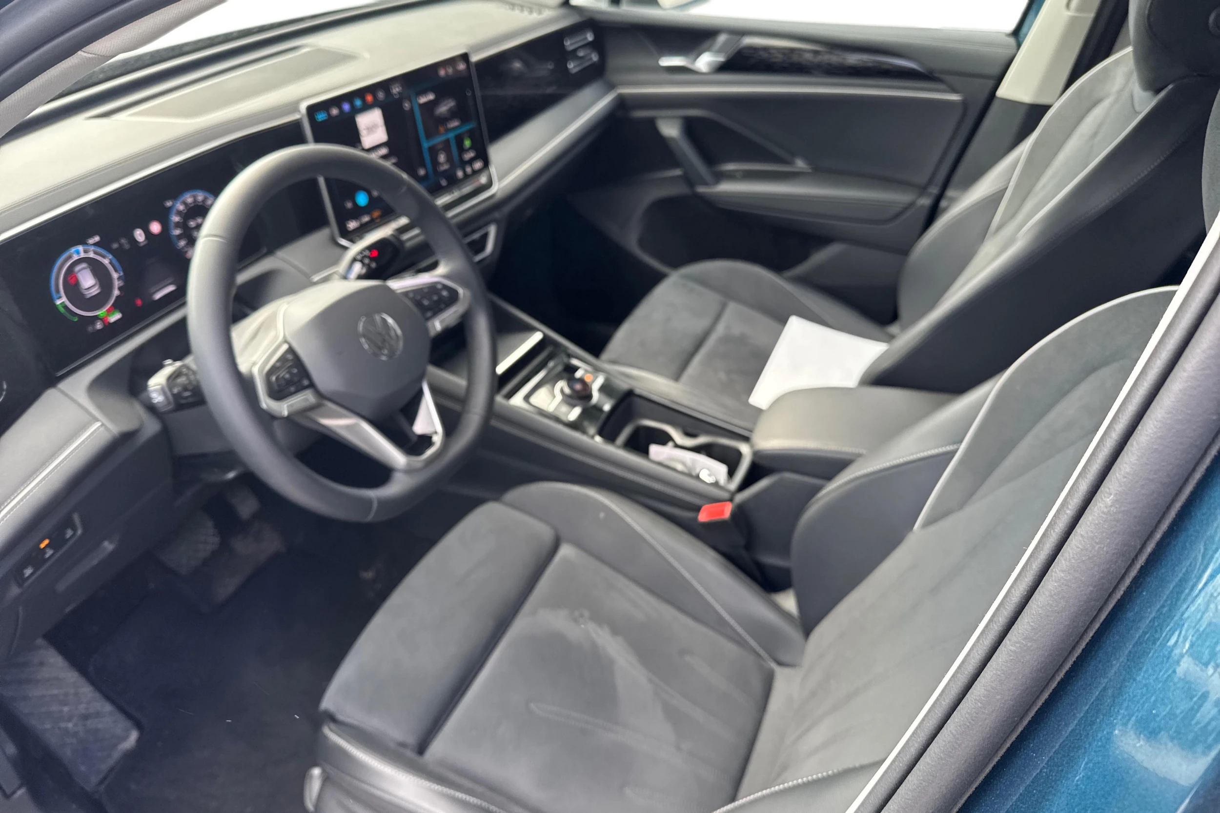 sininen Volkswagen Tiguan 2025 kuva 3.