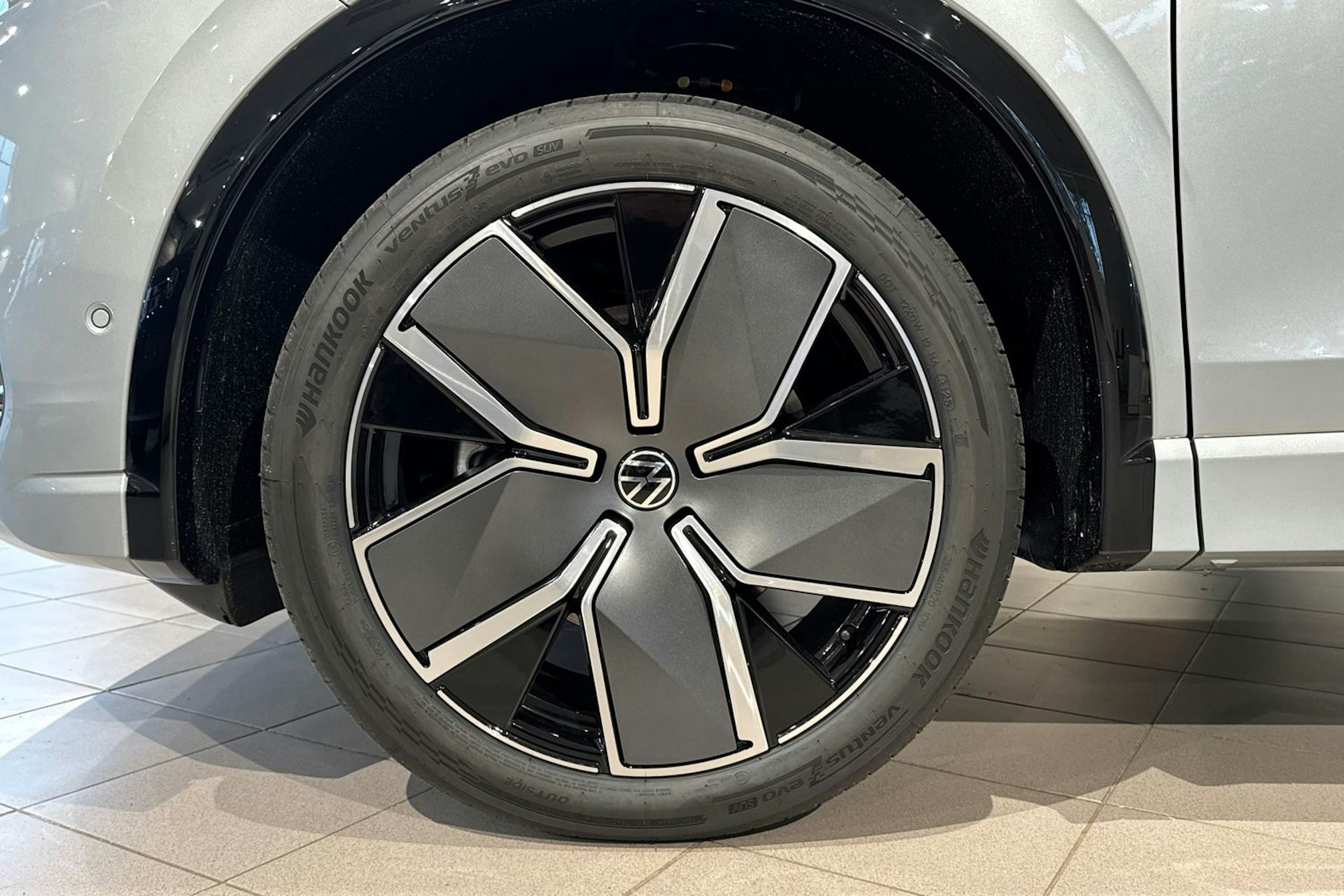 met. harmaa Volkswagen Tiguan 2026 kuva 9.