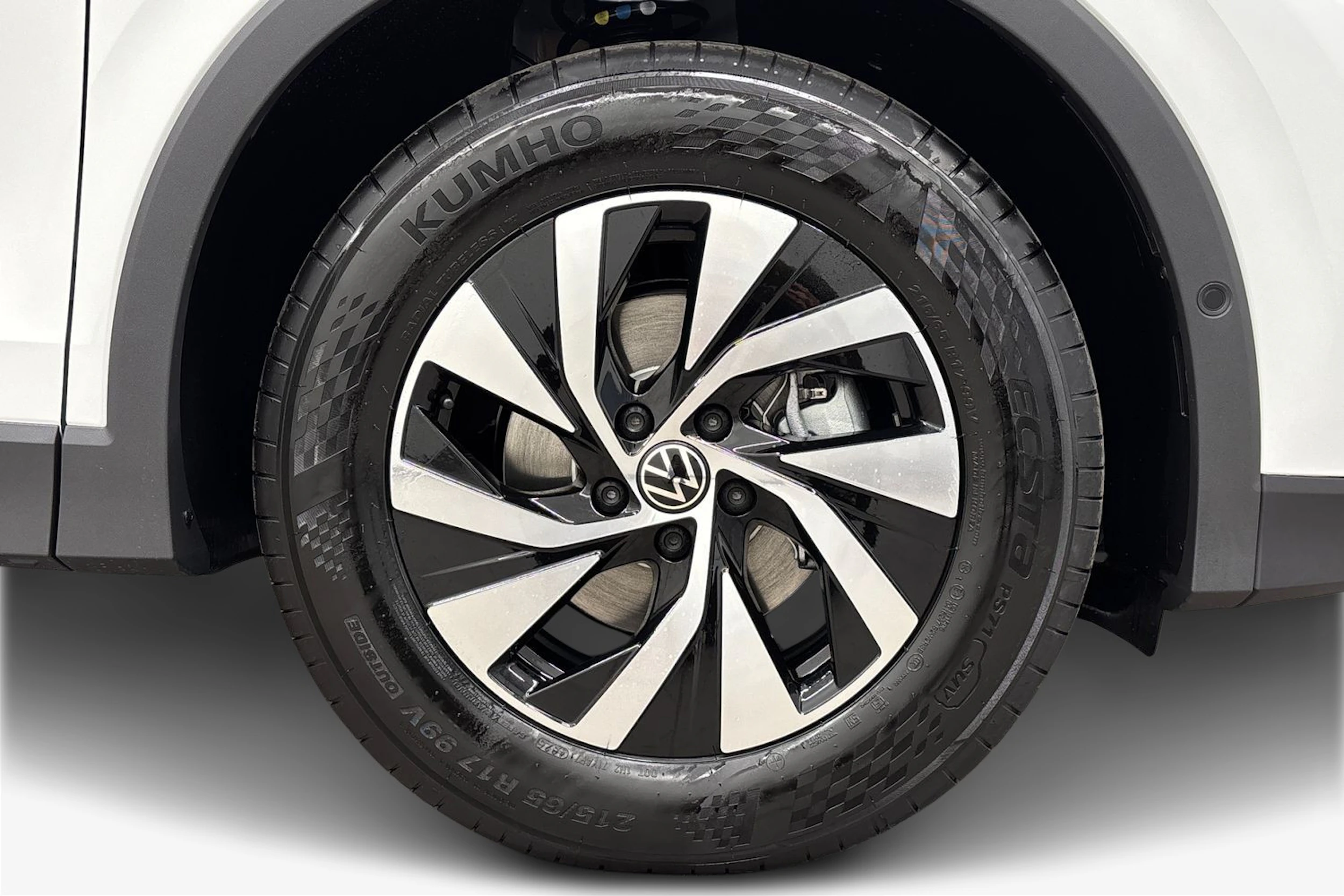 met. valkoinen Volkswagen Tiguan 2026 kuva 9.