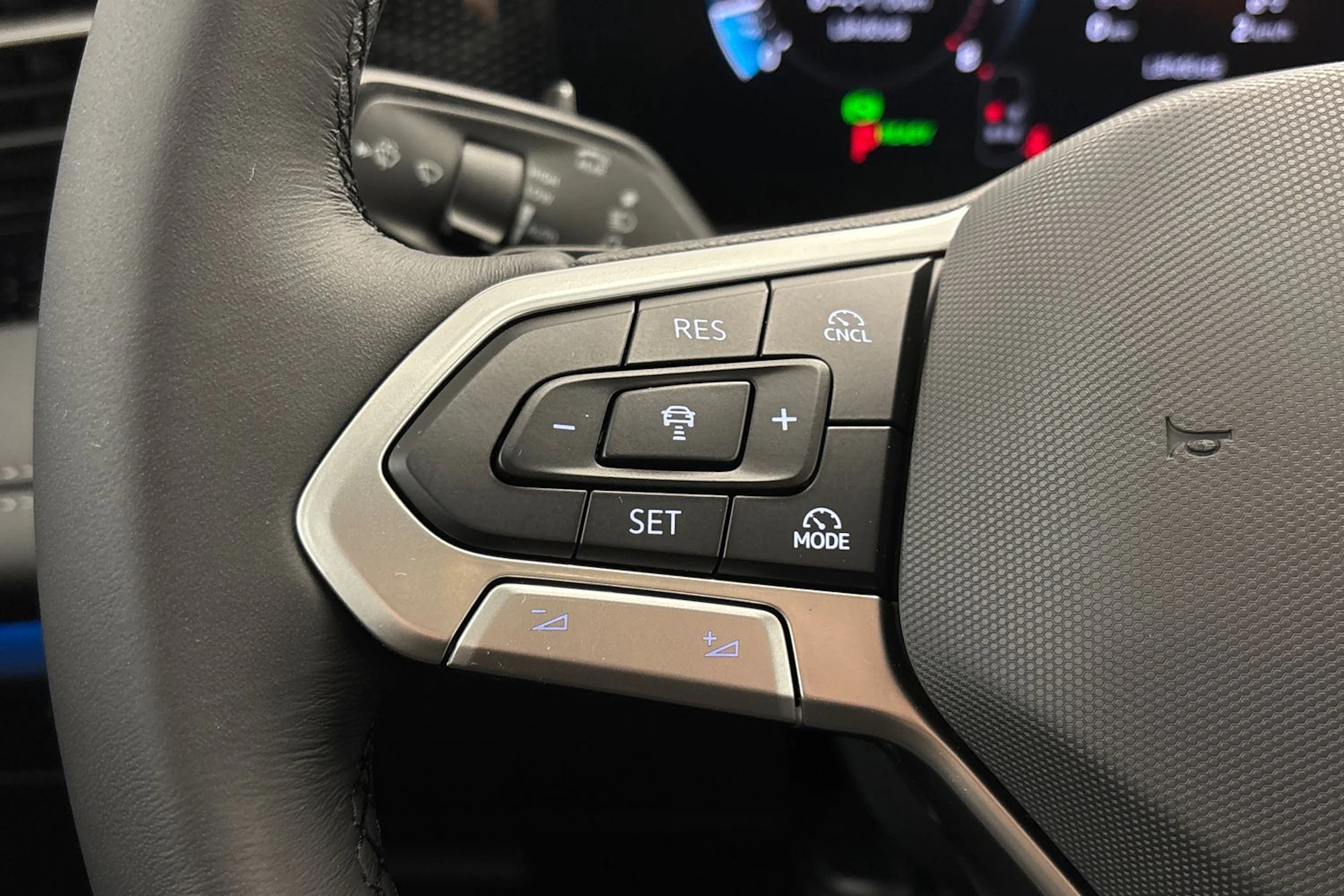 met. valkoinen Volkswagen Tiguan 2026 kuva 14.