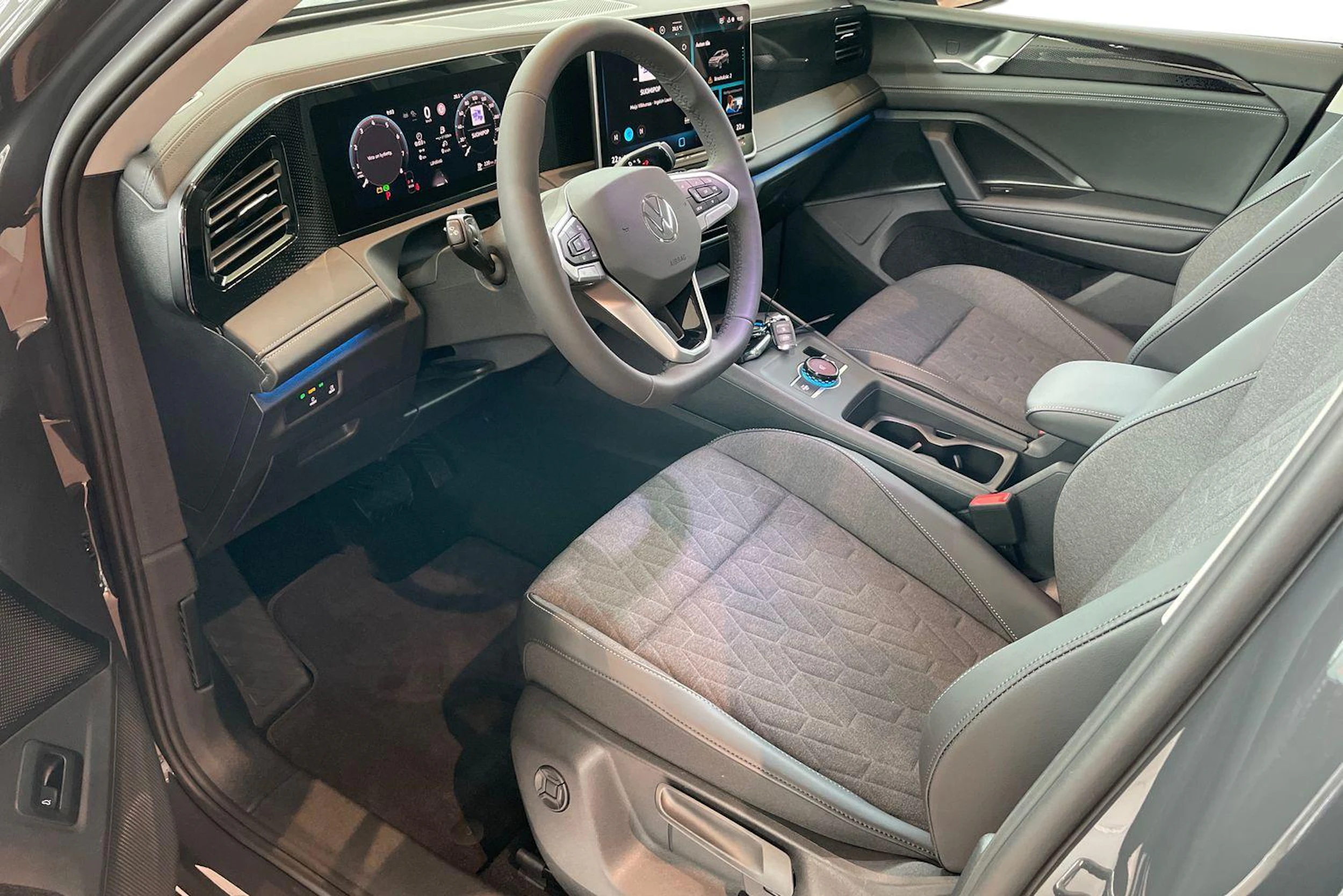 harmaa Volkswagen Tiguan 2026 kuva 6.