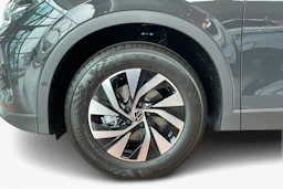 harmaa Volkswagen Tiguan 2026 kuva 9.