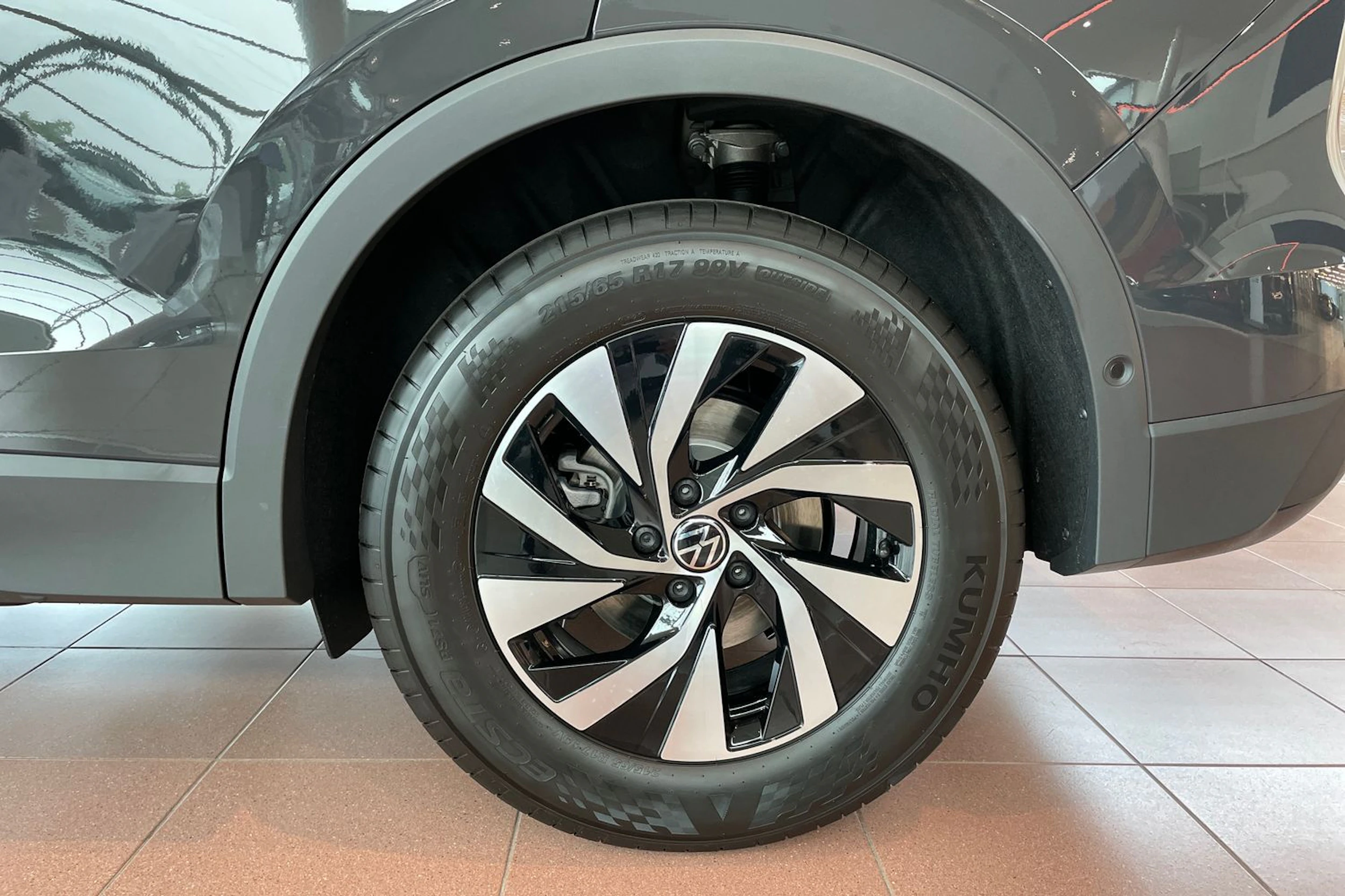 harmaa Volkswagen Tiguan 2026 kuva 10.