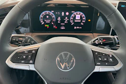 harmaa Volkswagen Tiguan 2026 kuva 11.