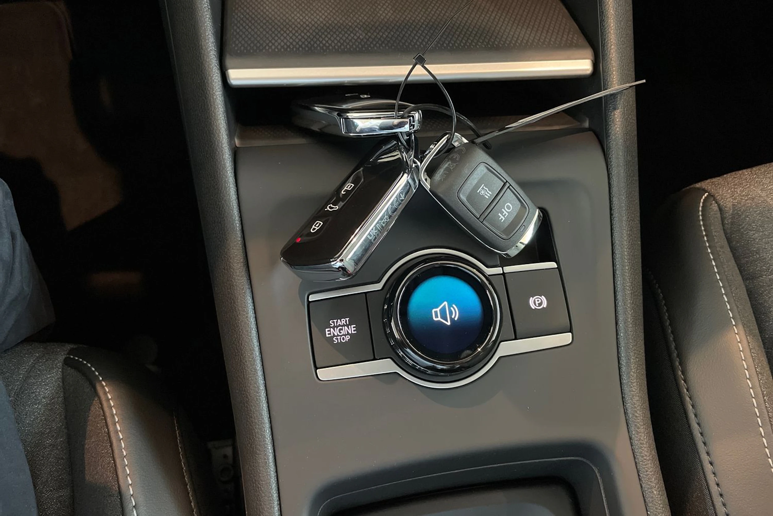 harmaa Volkswagen Tiguan 2026 kuva 12.