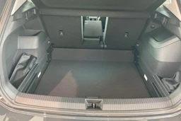 harmaa Volkswagen Tiguan 2026 kuva 19.