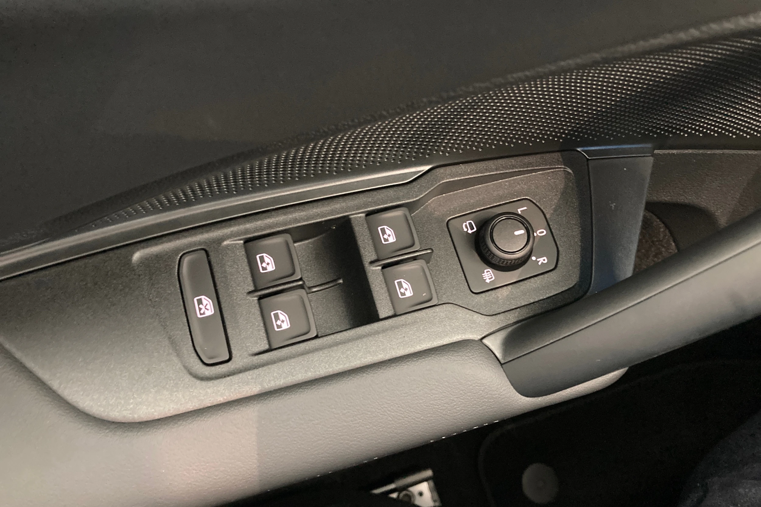 sininen Volkswagen Tiguan 2026 kuva 12.