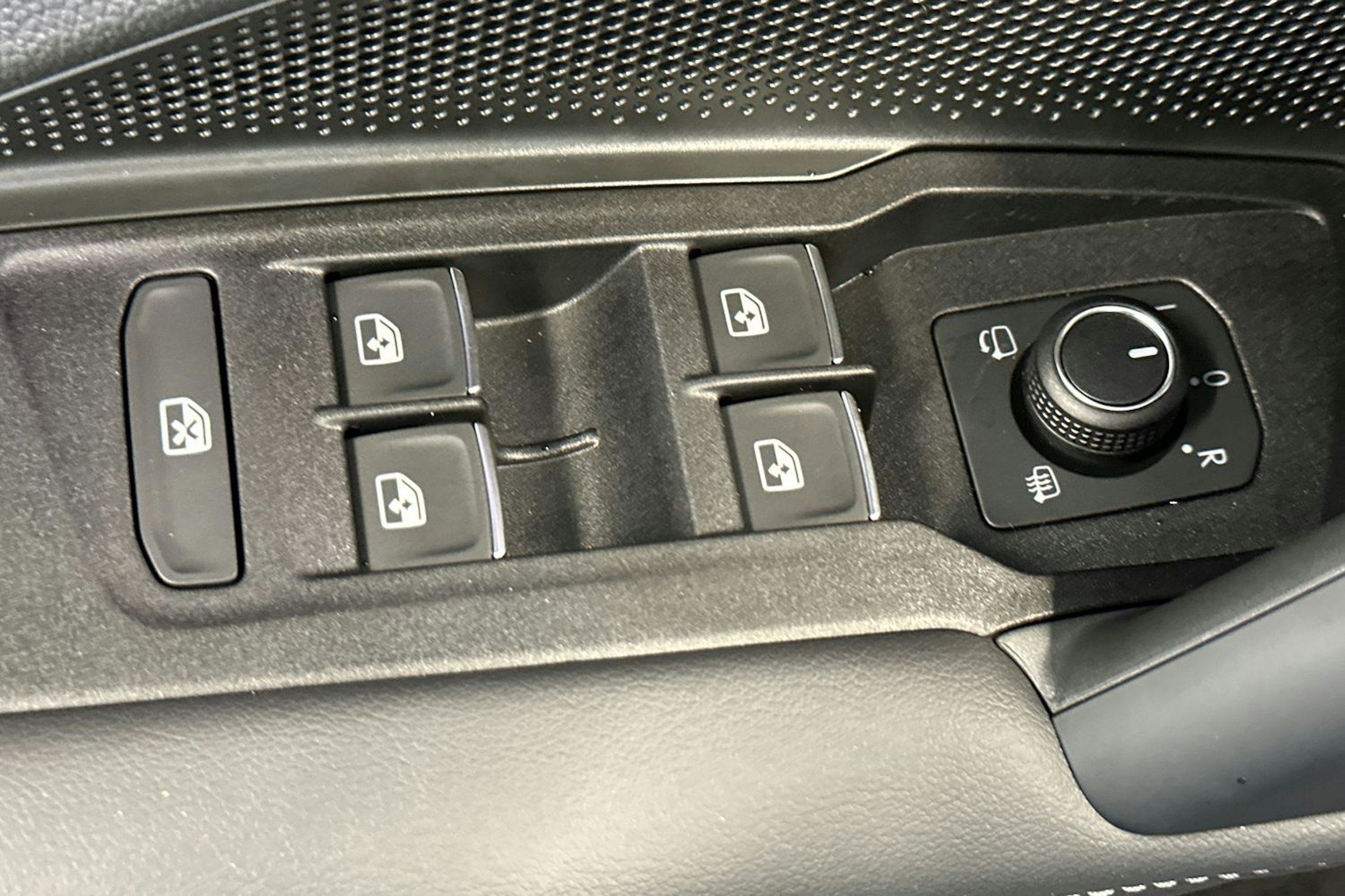 sininen Volkswagen Tiguan 2026 kuva 14.