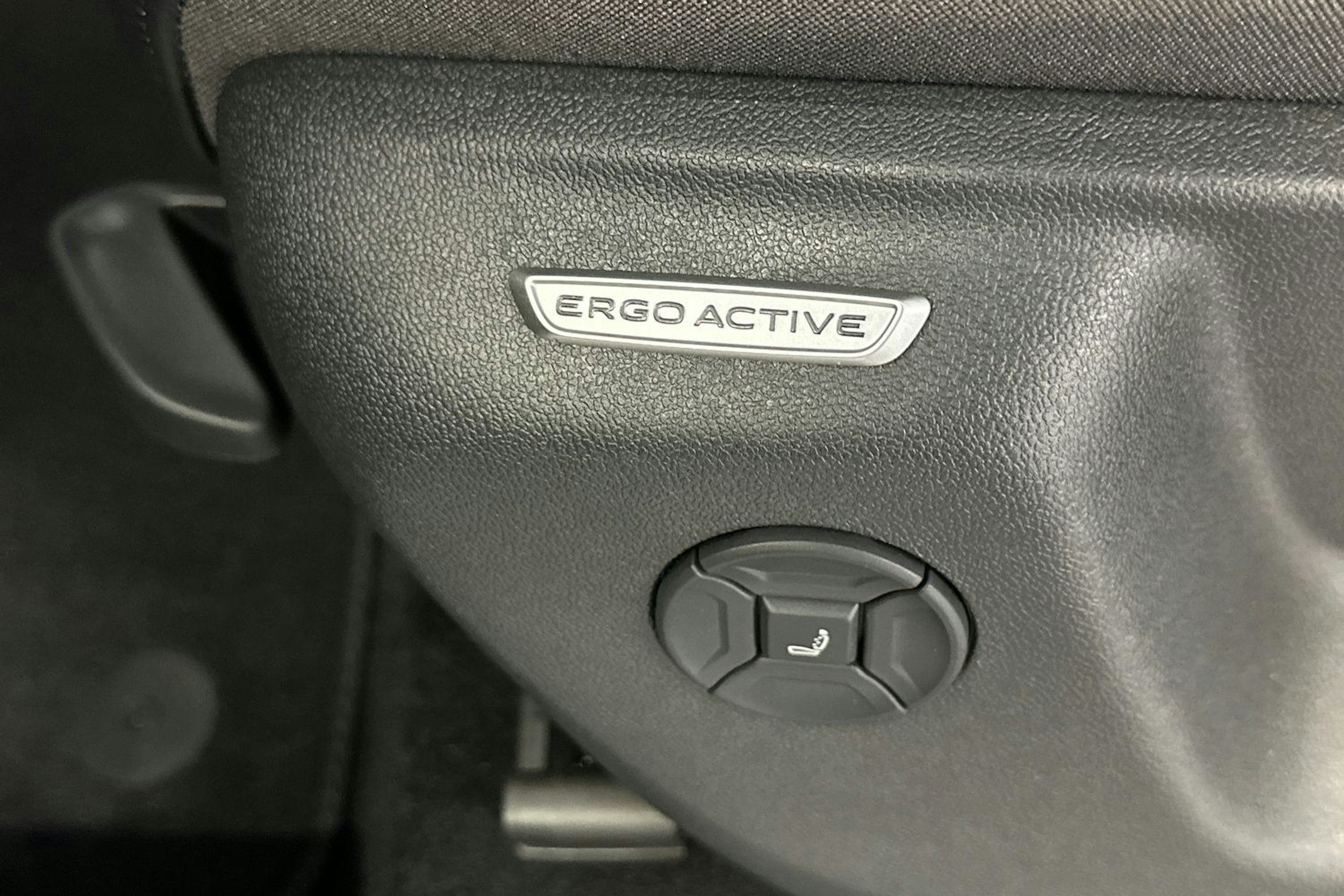 sininen Volkswagen Tiguan 2026 kuva 18.