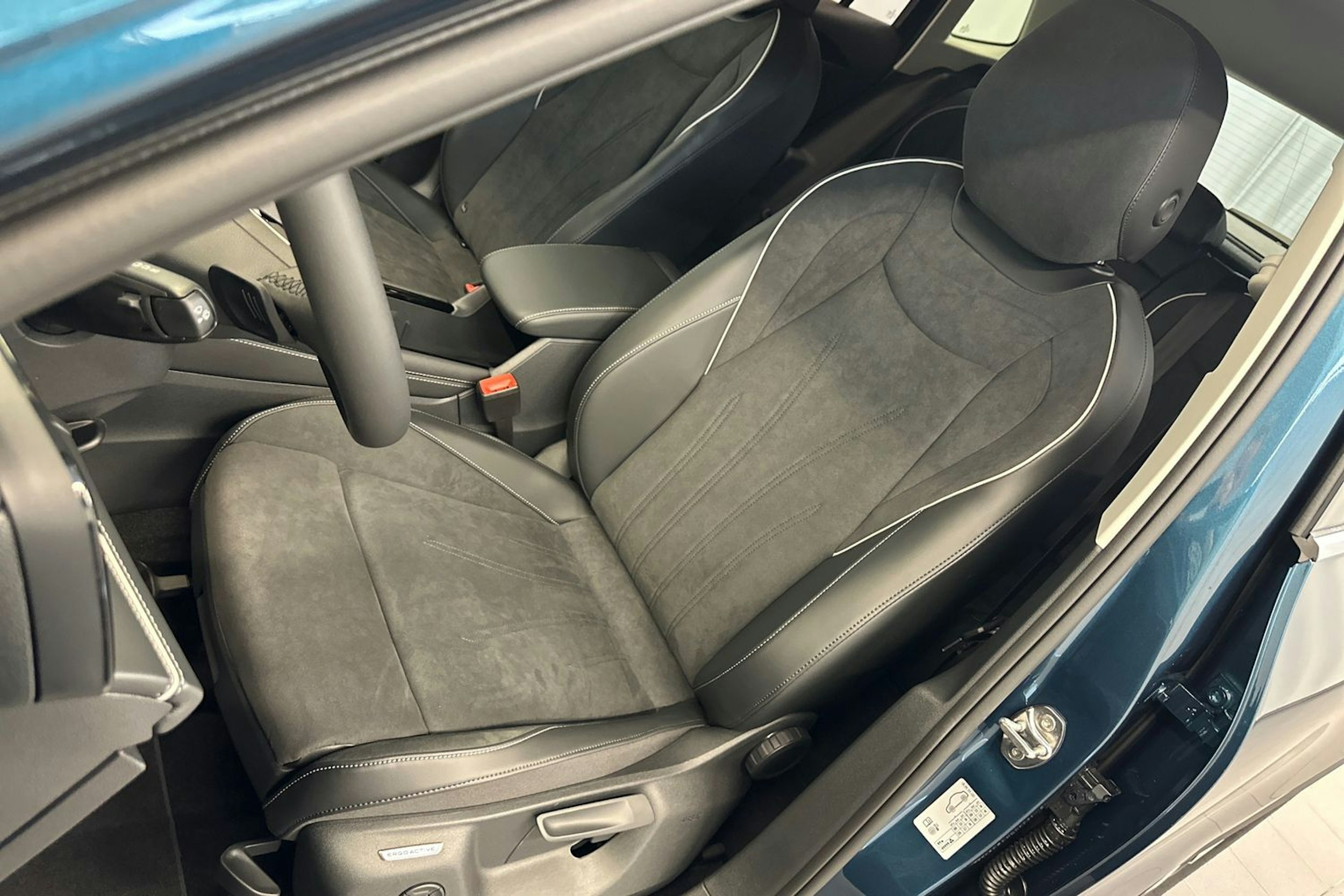 sininen Volkswagen Tiguan 2026 kuva 19.