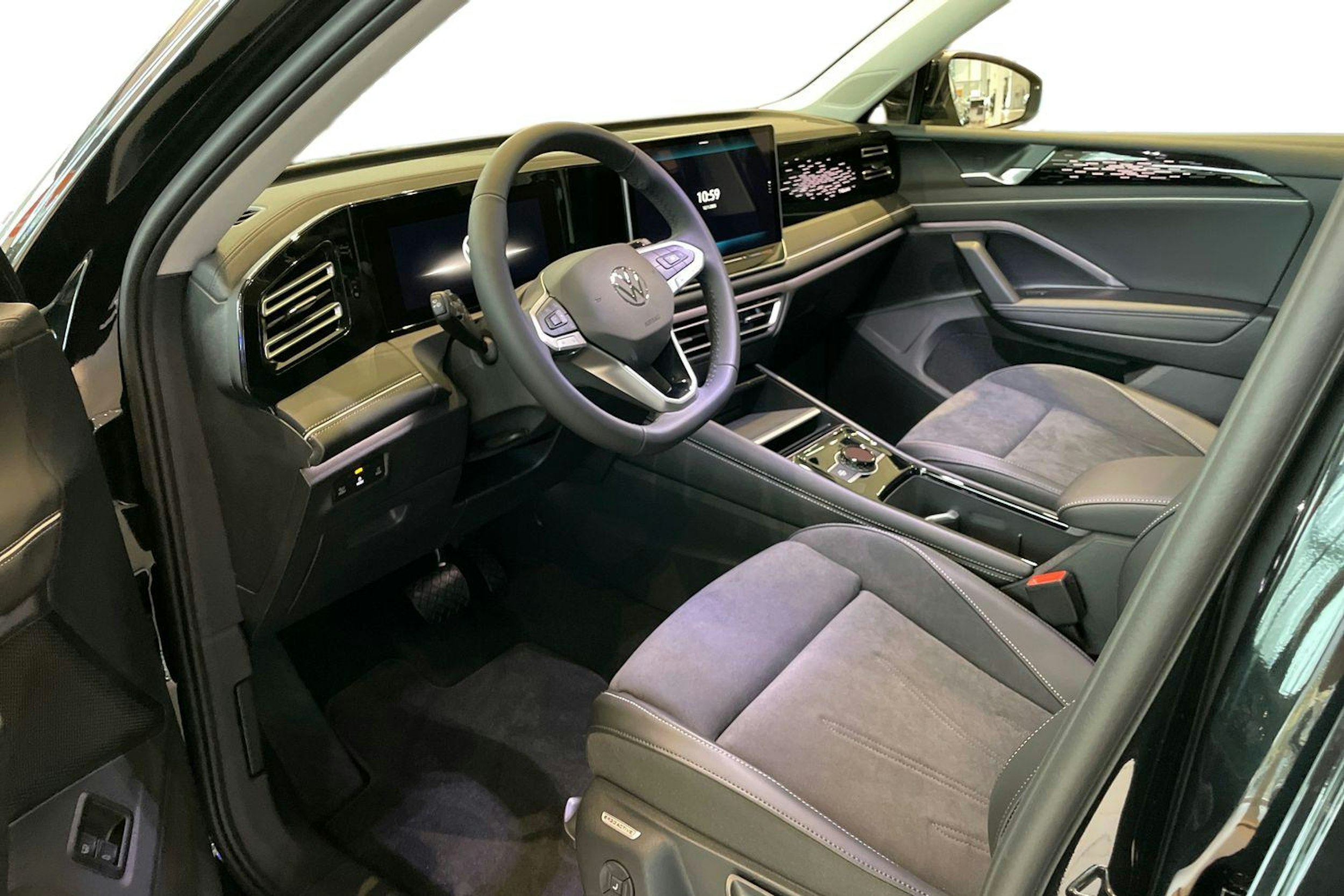 musta Volkswagen Tiguan 2026 kuva 6.