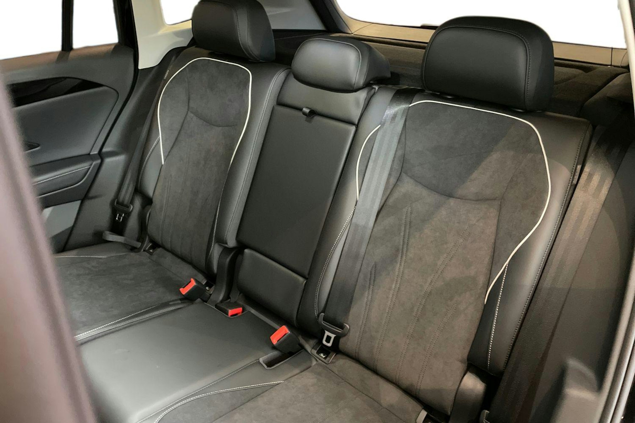 musta Volkswagen Tiguan 2026 kuva 8.