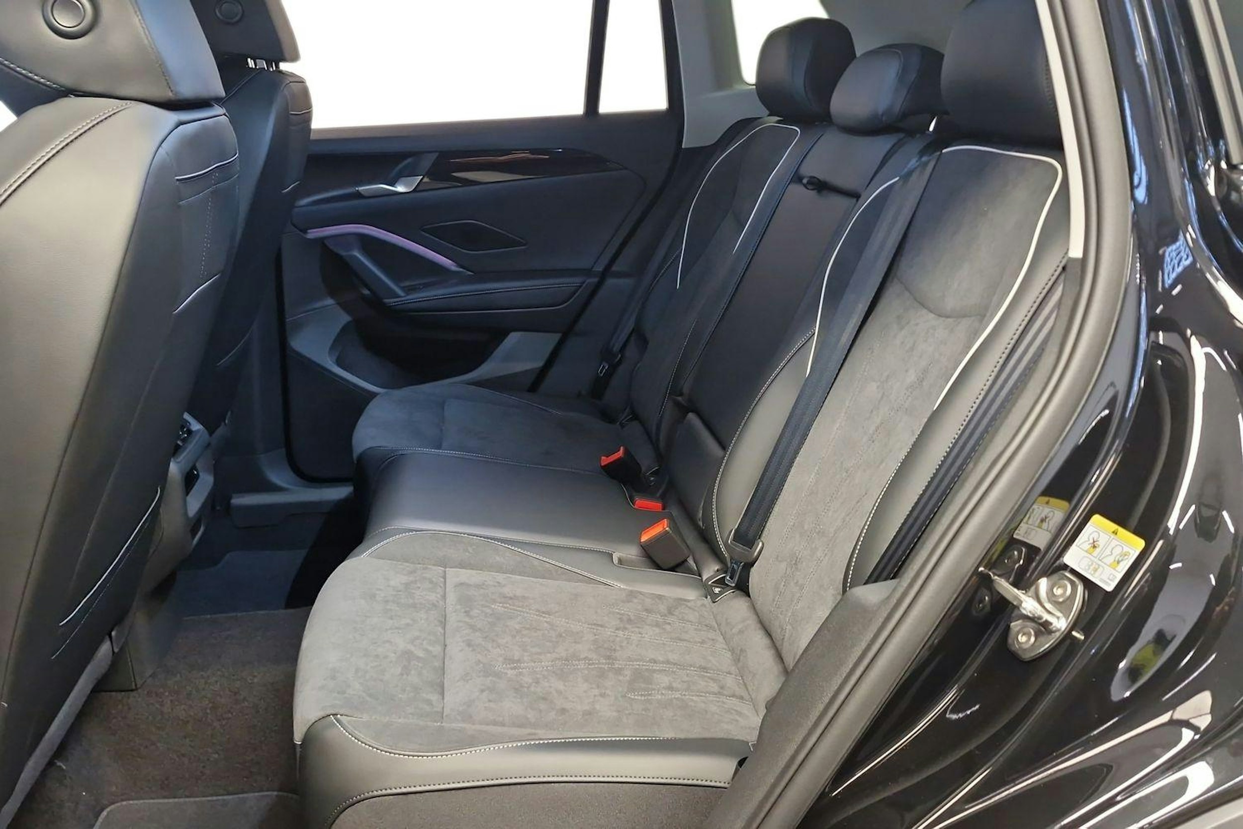 musta Volkswagen Tiguan 2026 kuva 8.