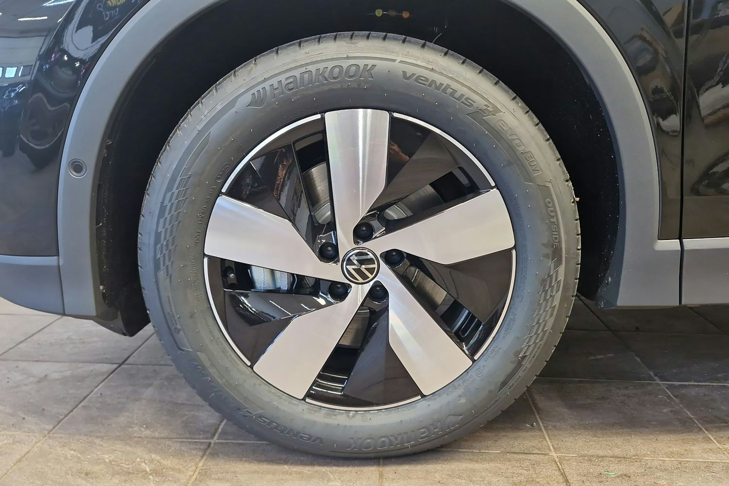musta Volkswagen Tiguan 2026 kuva 9.