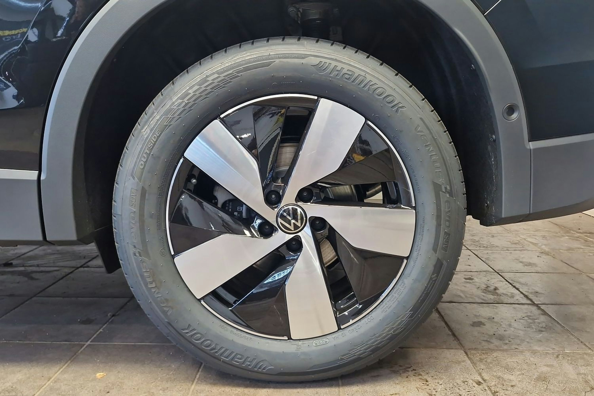 musta Volkswagen Tiguan 2026 kuva 10.